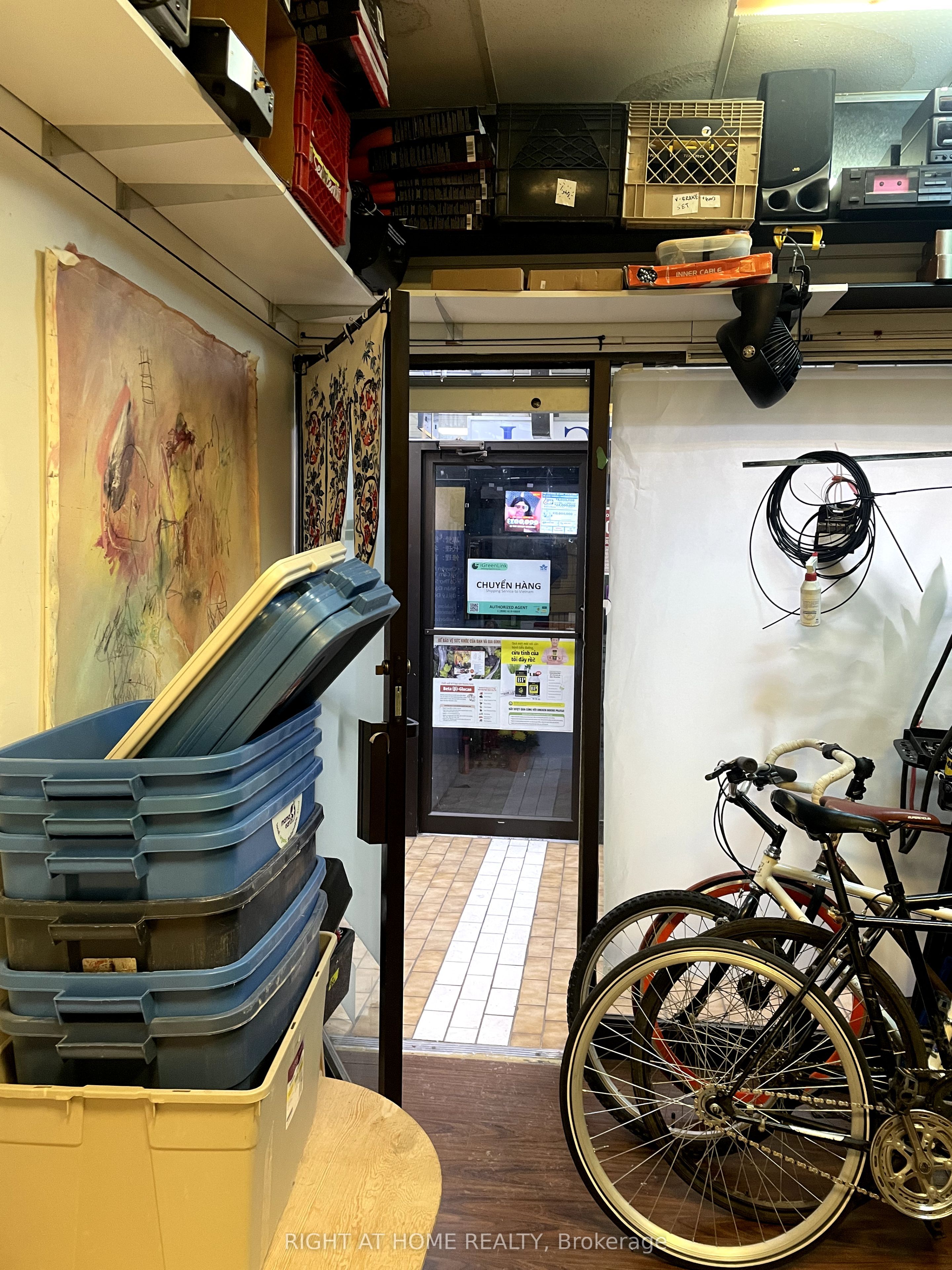 #6 - 301 Spadina Avenue Property Photo 6