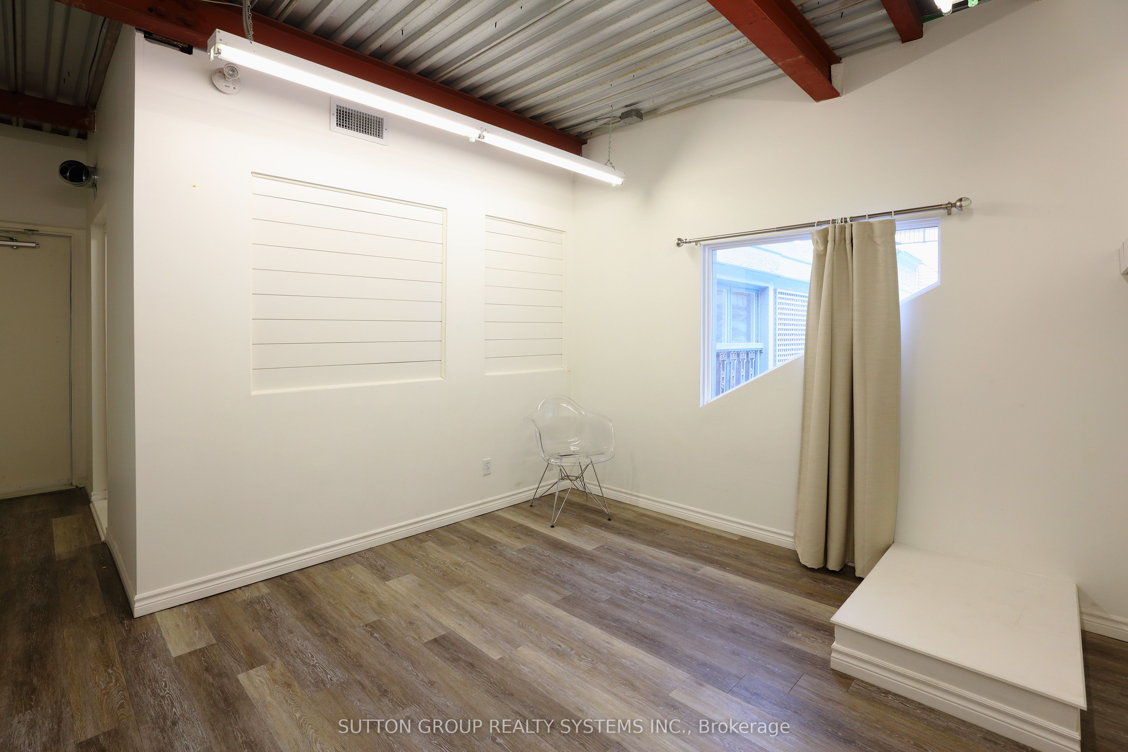 #2nd Fl - 328 330 Queen Street Property Photo 2