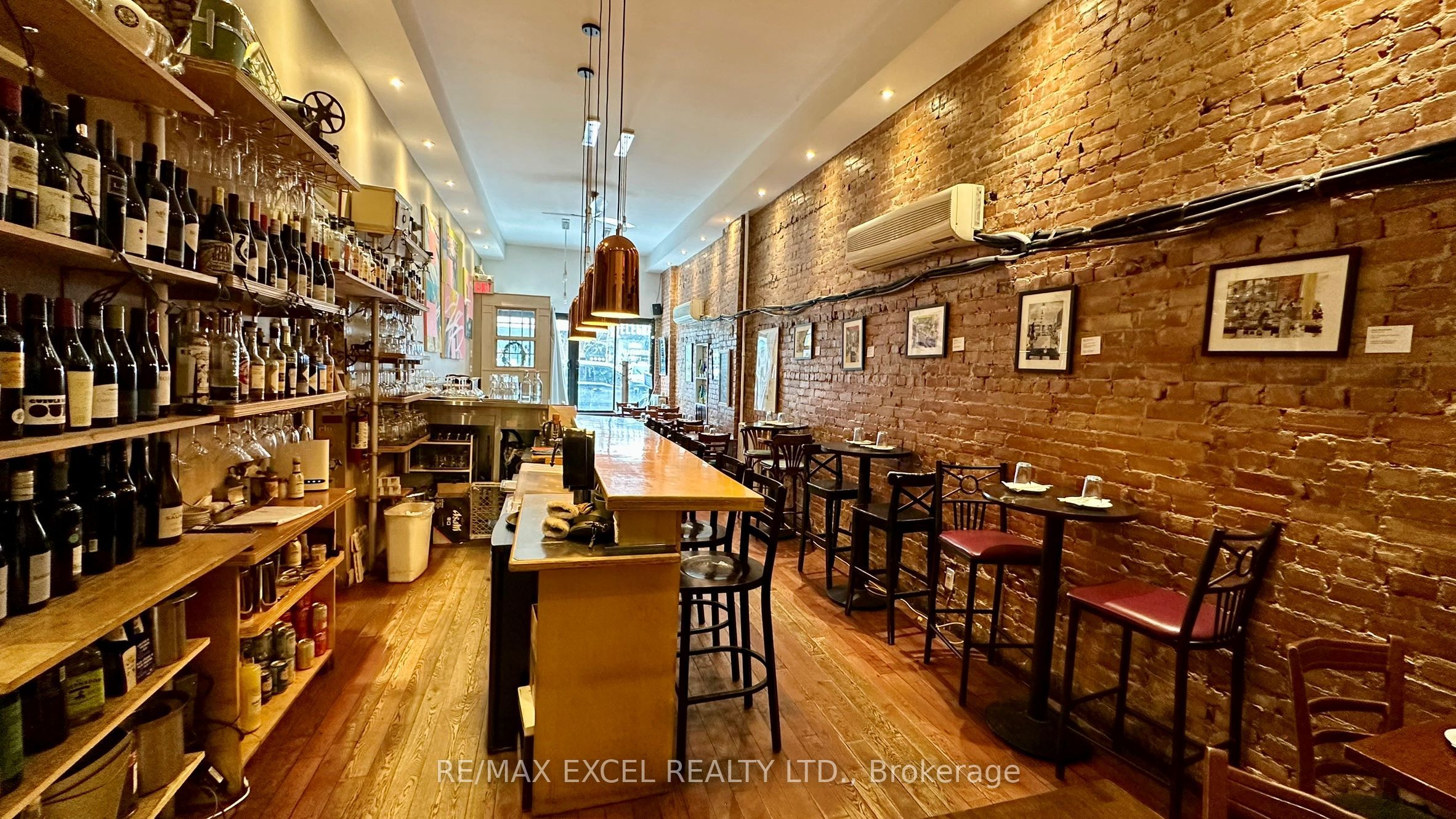 207 Ossington Avenue Property Photo 4