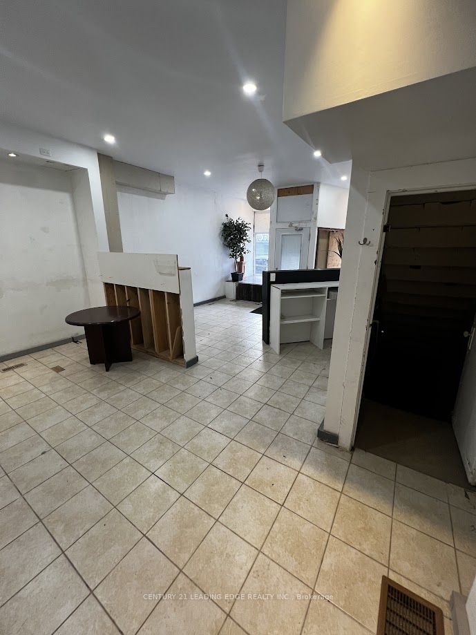 1375 Bathurst Street Property Photo 4