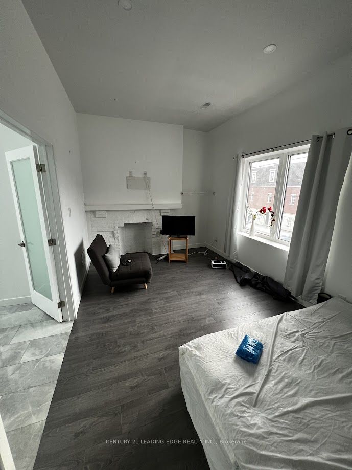 1375 Bathurst Street Property Photo 5