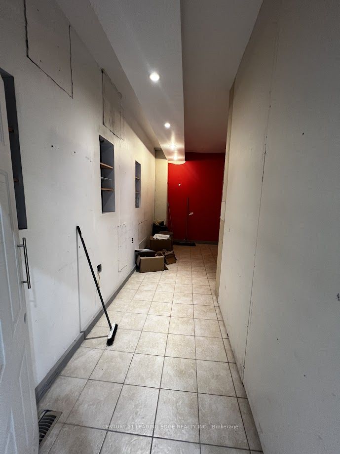 1375 Bathurst Street Property Photo 10