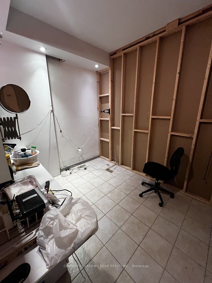 1375 Bathurst Street Property Photo 11