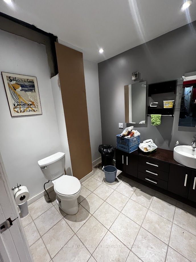 1375 Bathurst Street Property Photo 12