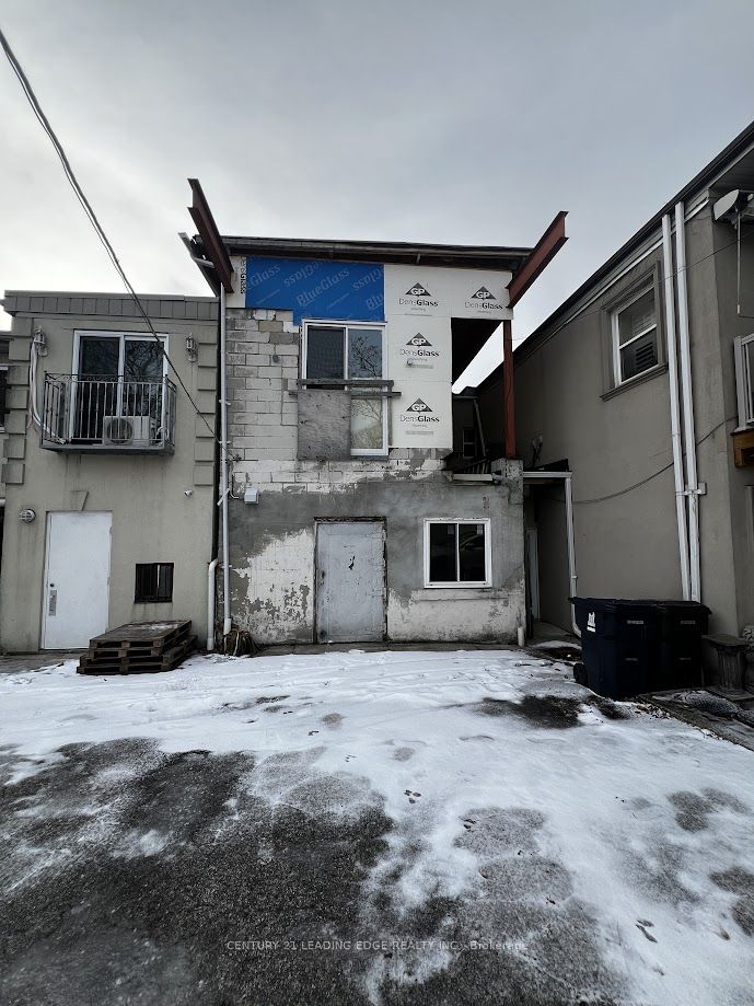 1375 Bathurst Street Property Photo 13