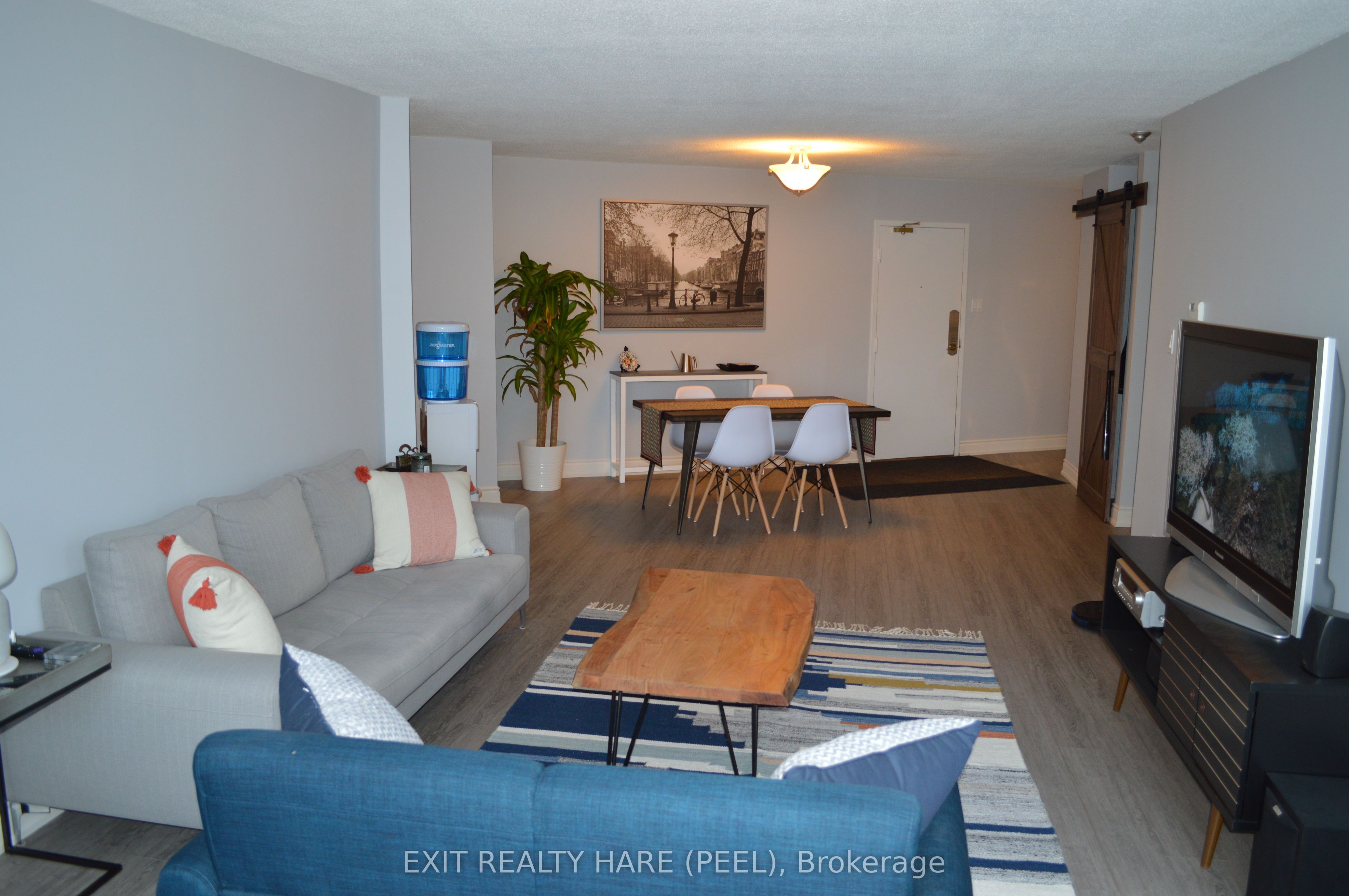 #1108 - 250 Queens Quay Property Photo 4