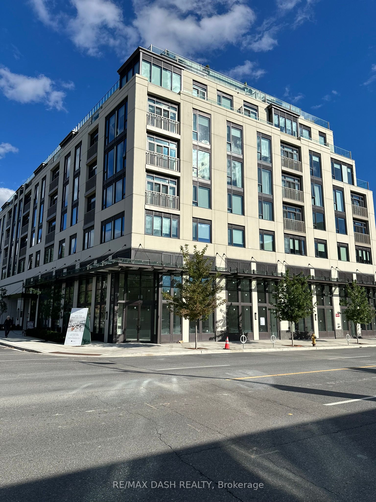 #b - 2781 Yonge Street Property Photo 3