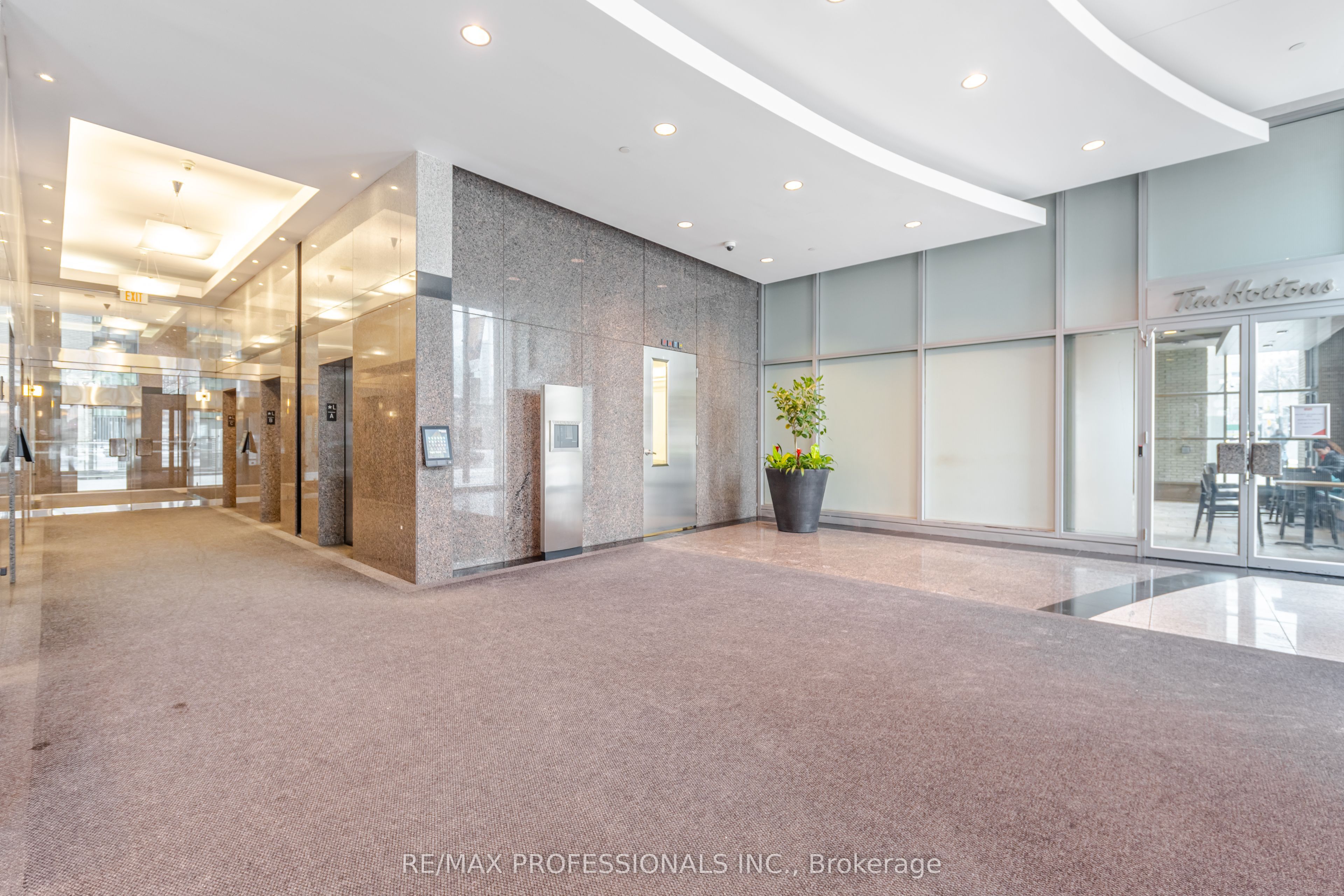#800 - 65 Queen Street Property Photo 3