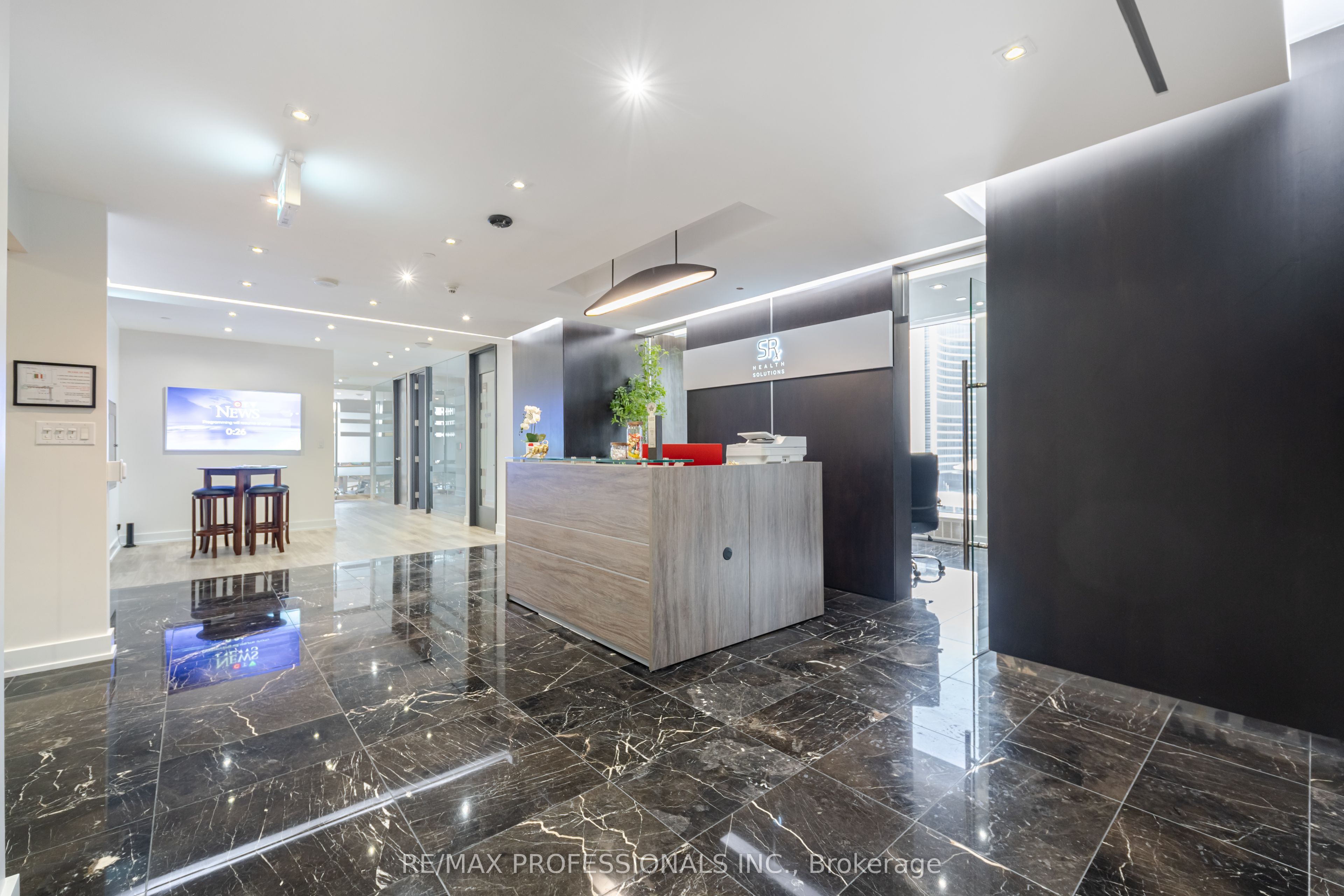#800 - 65 Queen Street Property Photo 5