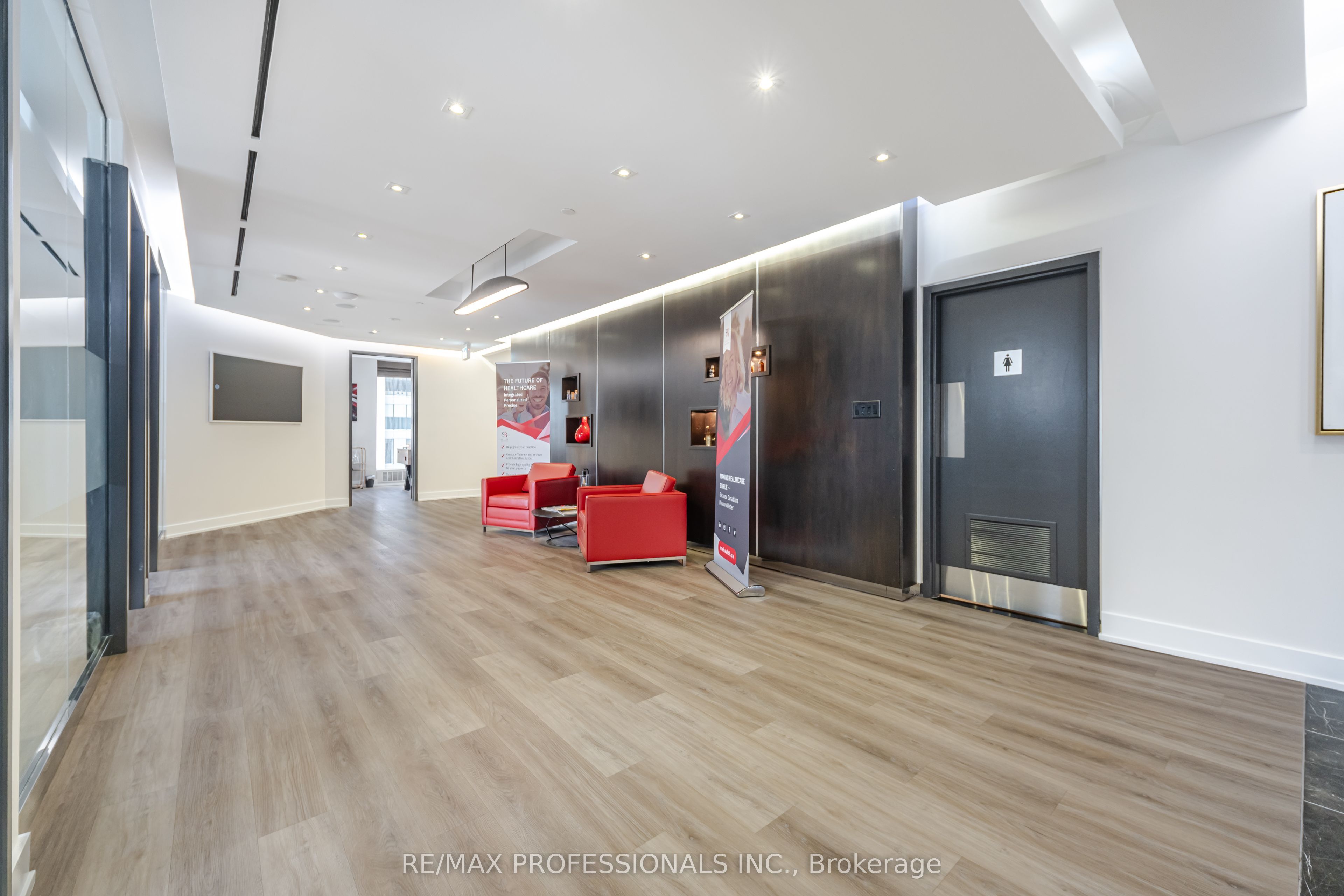 #800 - 65 Queen Street Property Photo 6