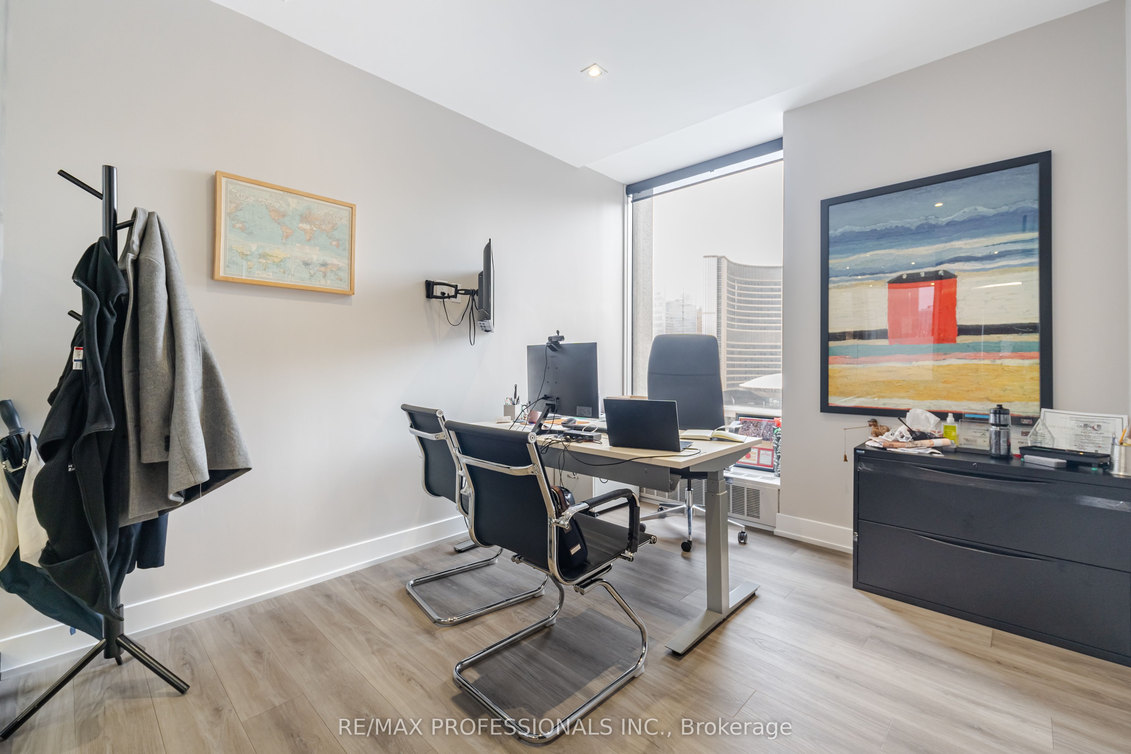 #800 - 65 Queen Street Property Photo 8