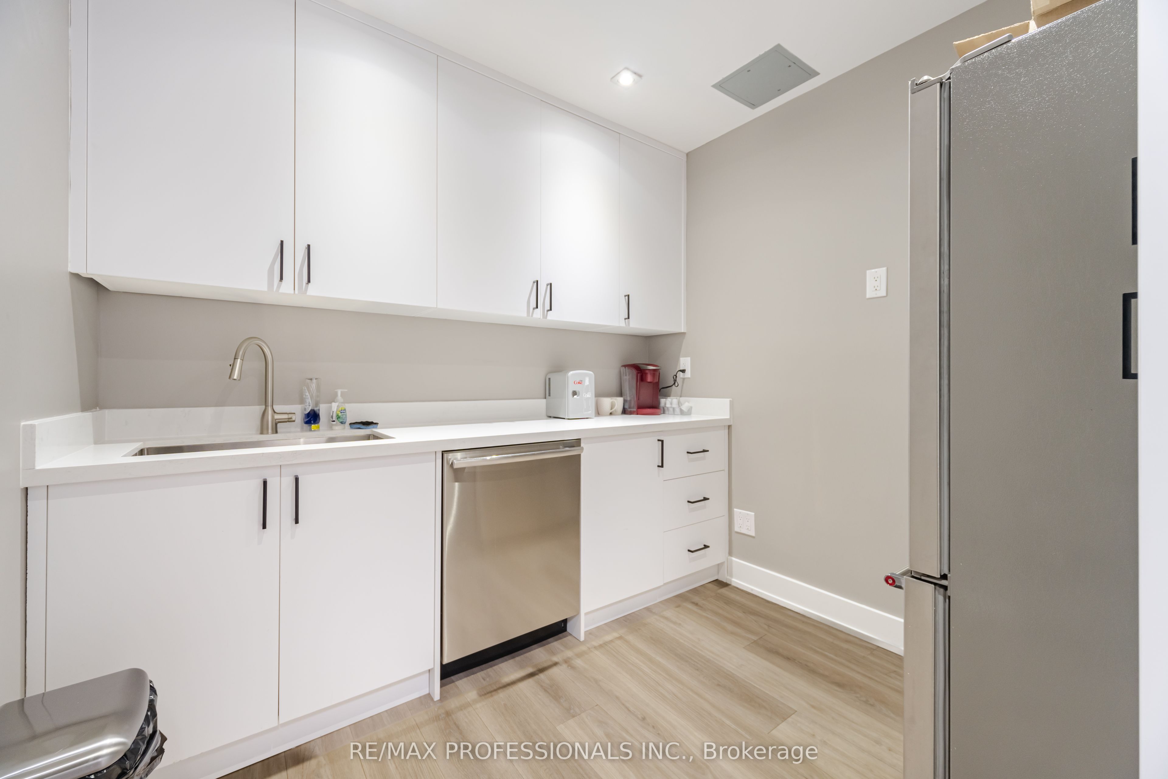 #800 - 65 Queen Street Property Photo 27
