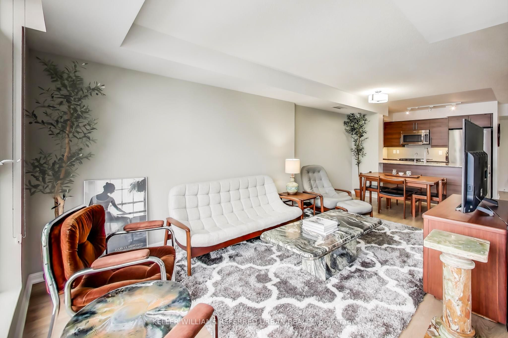 #826 - 35 Bastion Street Property Photo 1