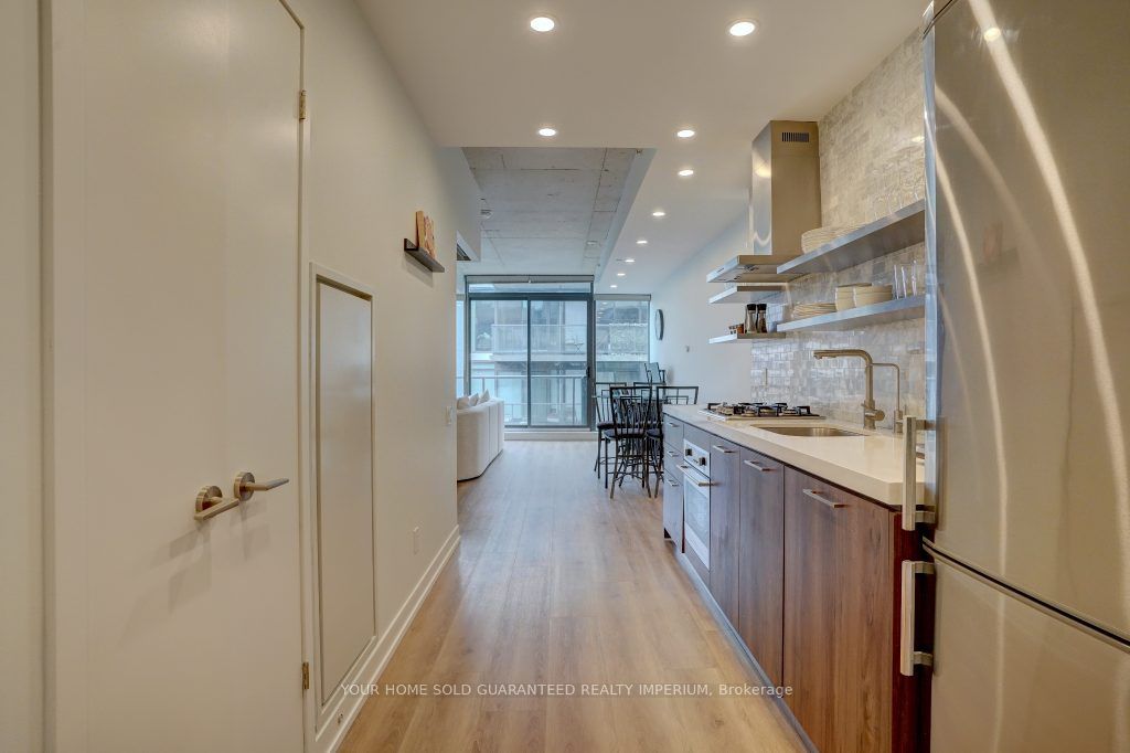 560 King Street 823 Property Photo 7