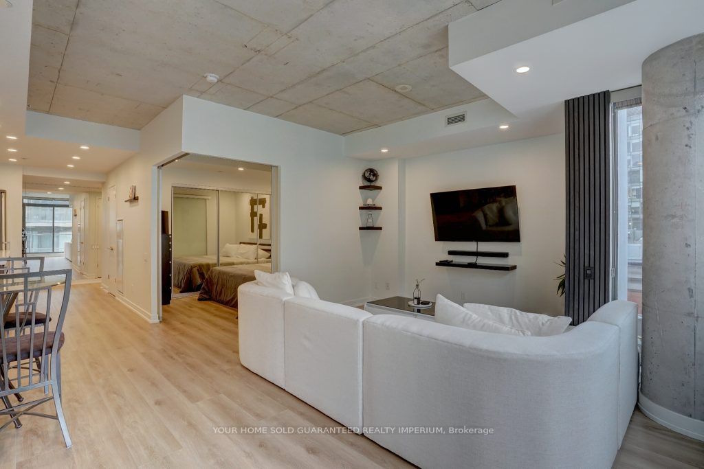 560 King Street 823 Property Photo 15