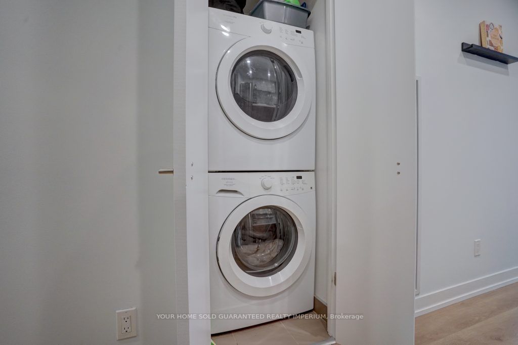 560 King Street 823 Property Photo 22