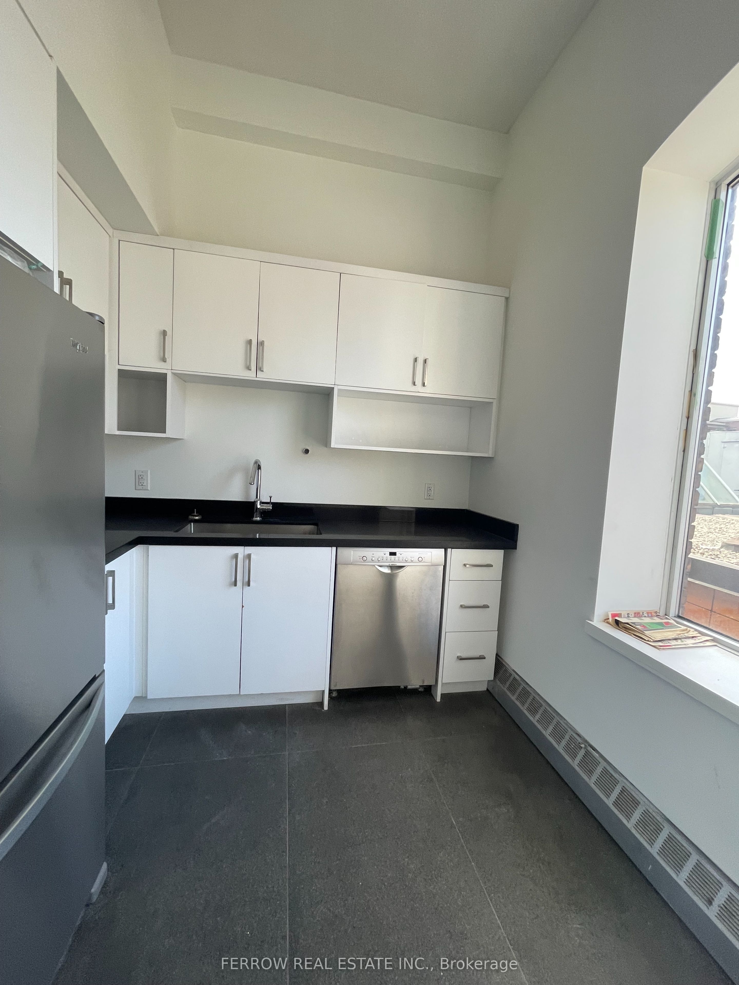 #500 - 160 John Street Property Photo 7
