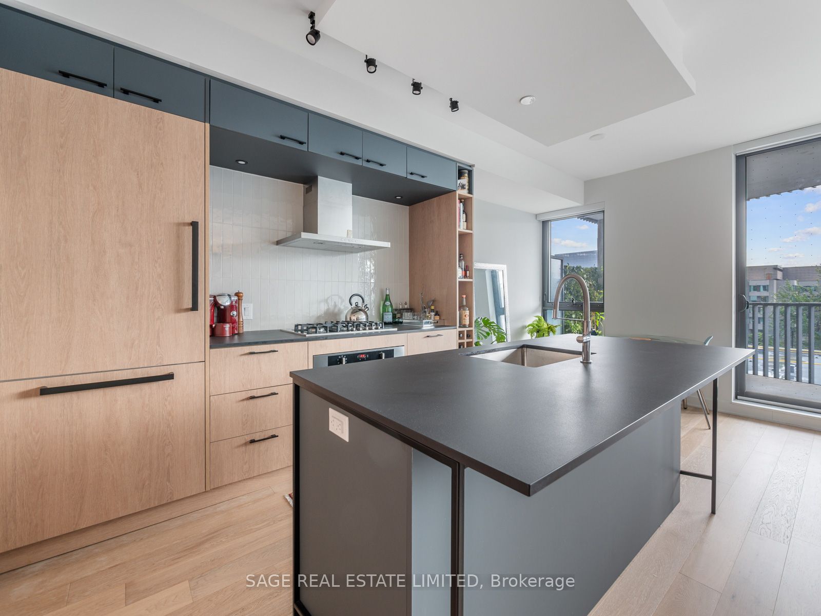 #404 - 41 Dovercourt Road Property Photo 6