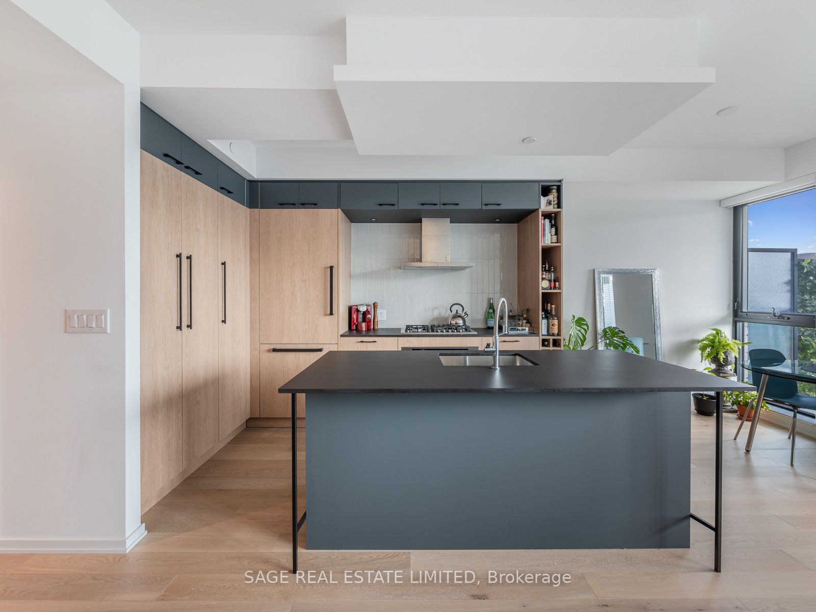 #404 - 41 Dovercourt Road Property Photo 7
