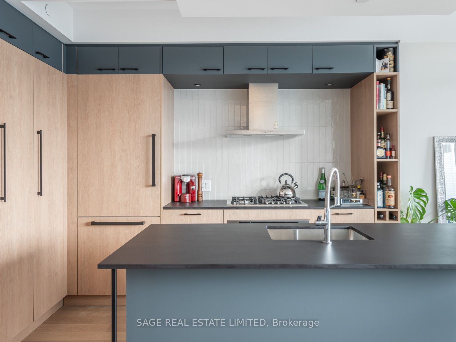#404 - 41 Dovercourt Road Property Photo 8