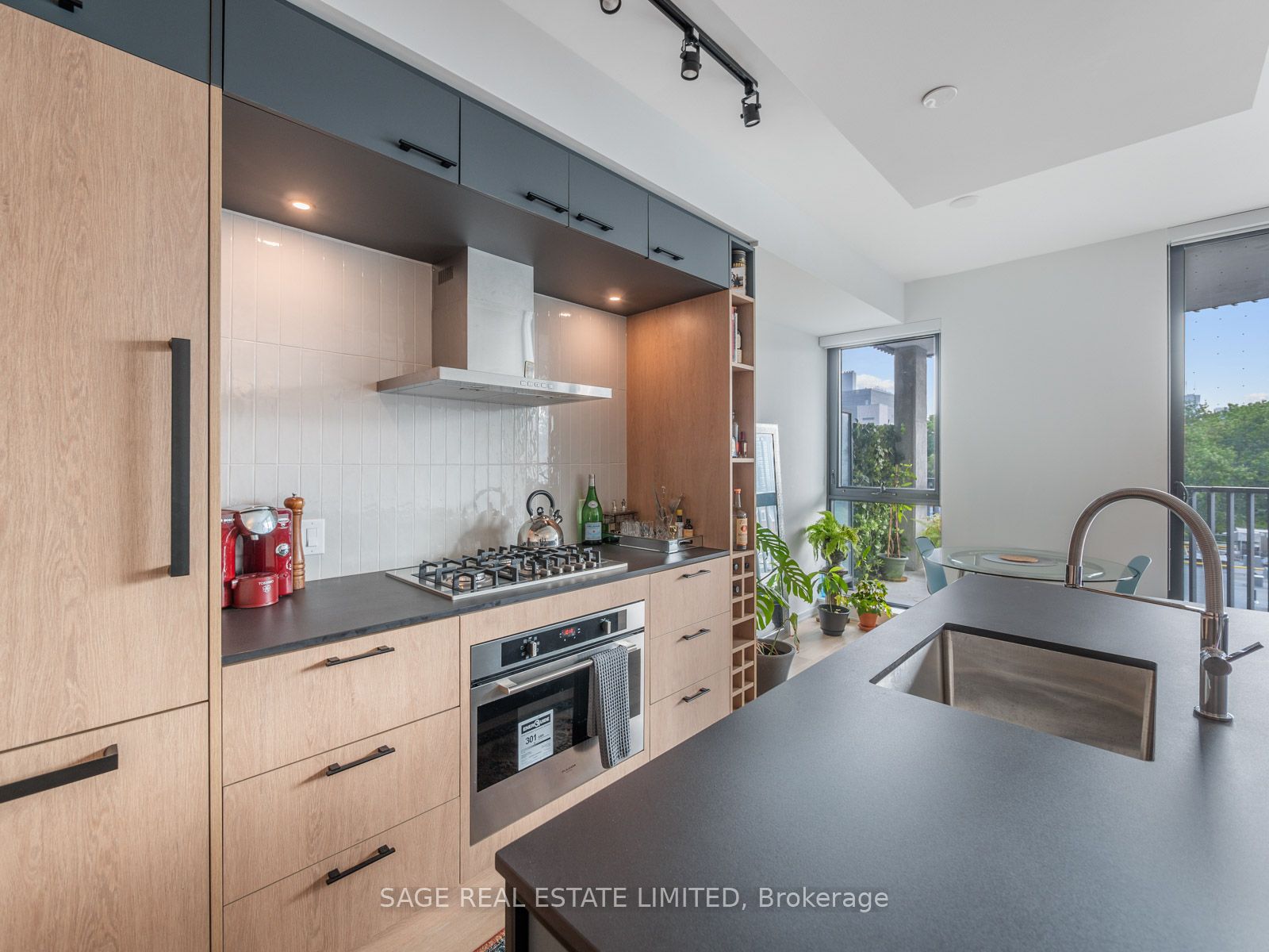 #404 - 41 Dovercourt Road Property Photo 9