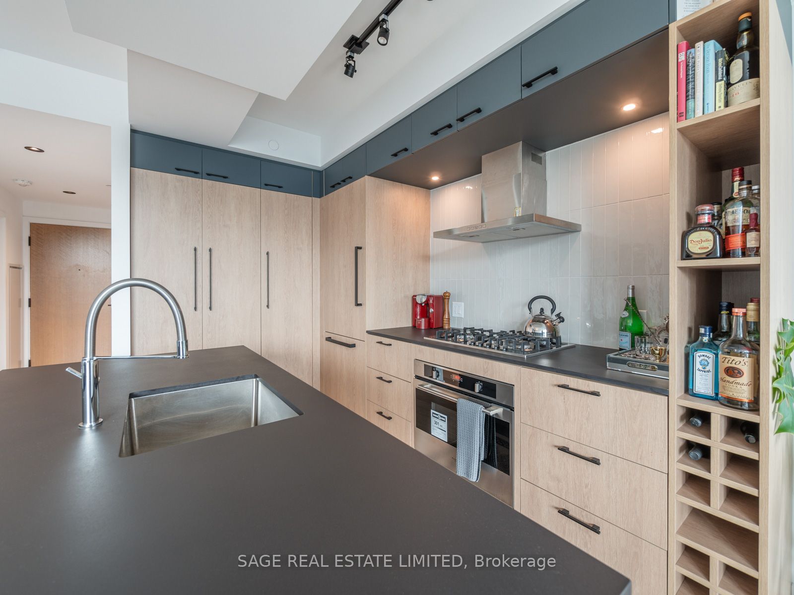#404 - 41 Dovercourt Road Property Photo 11
