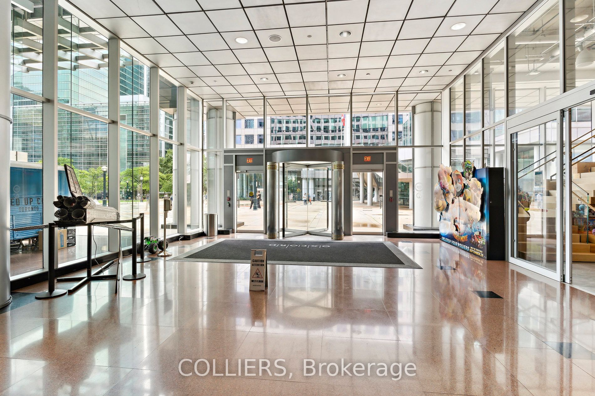 #900 - 225 King Street Property Photo 2