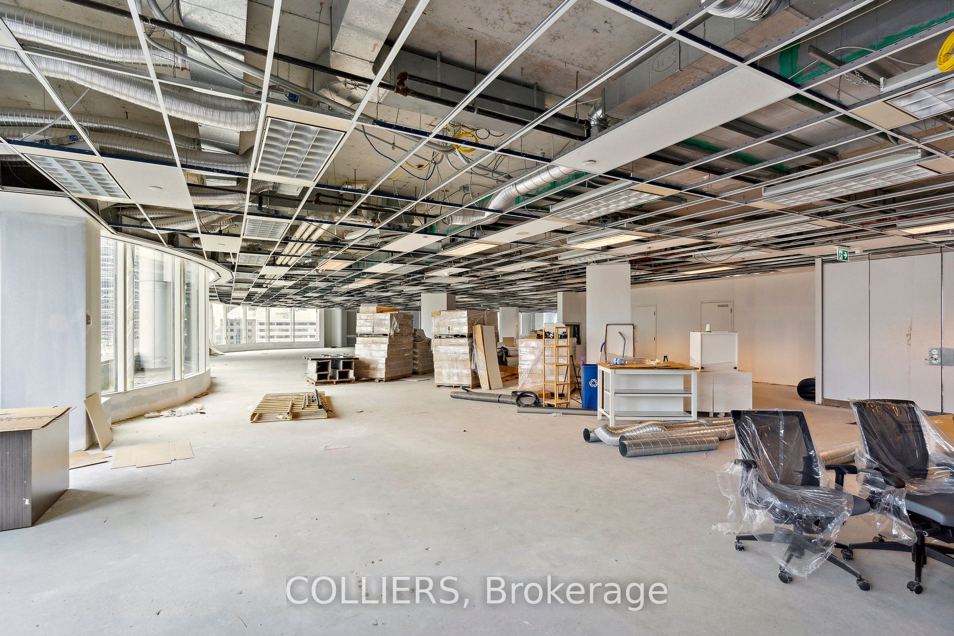 #900 - 225 King Street Property Photo 4