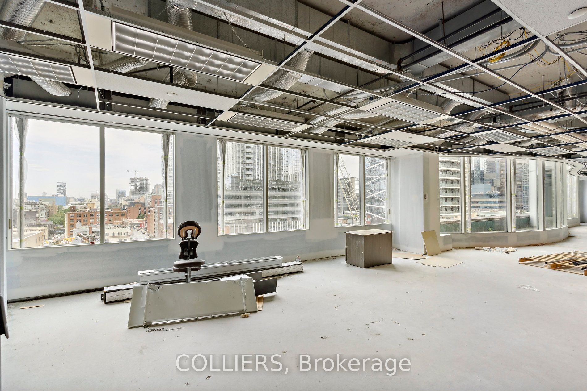 #900 - 225 King Street Property Photo 5