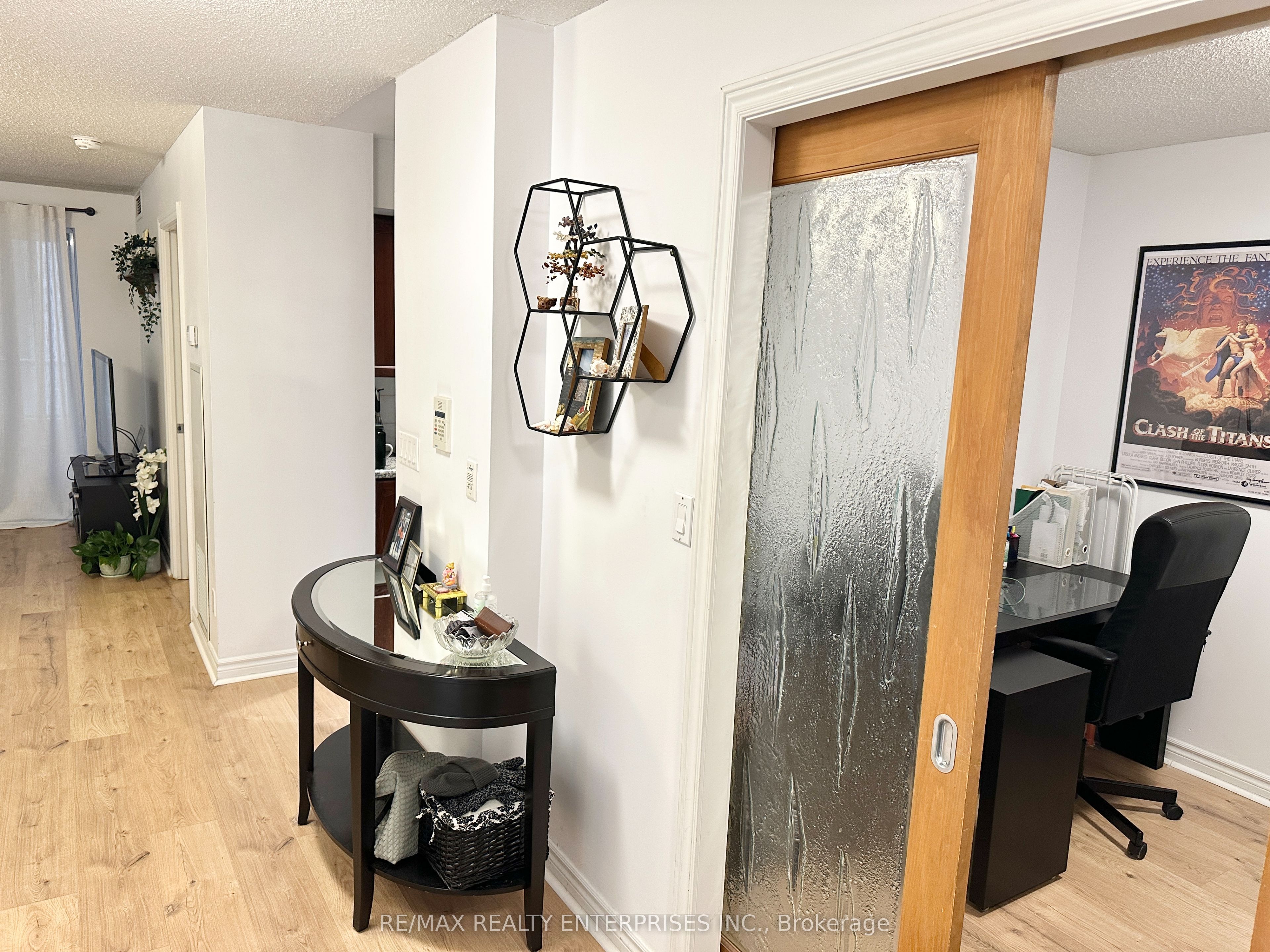 270 Wellington Street W 409 Property Photo 6