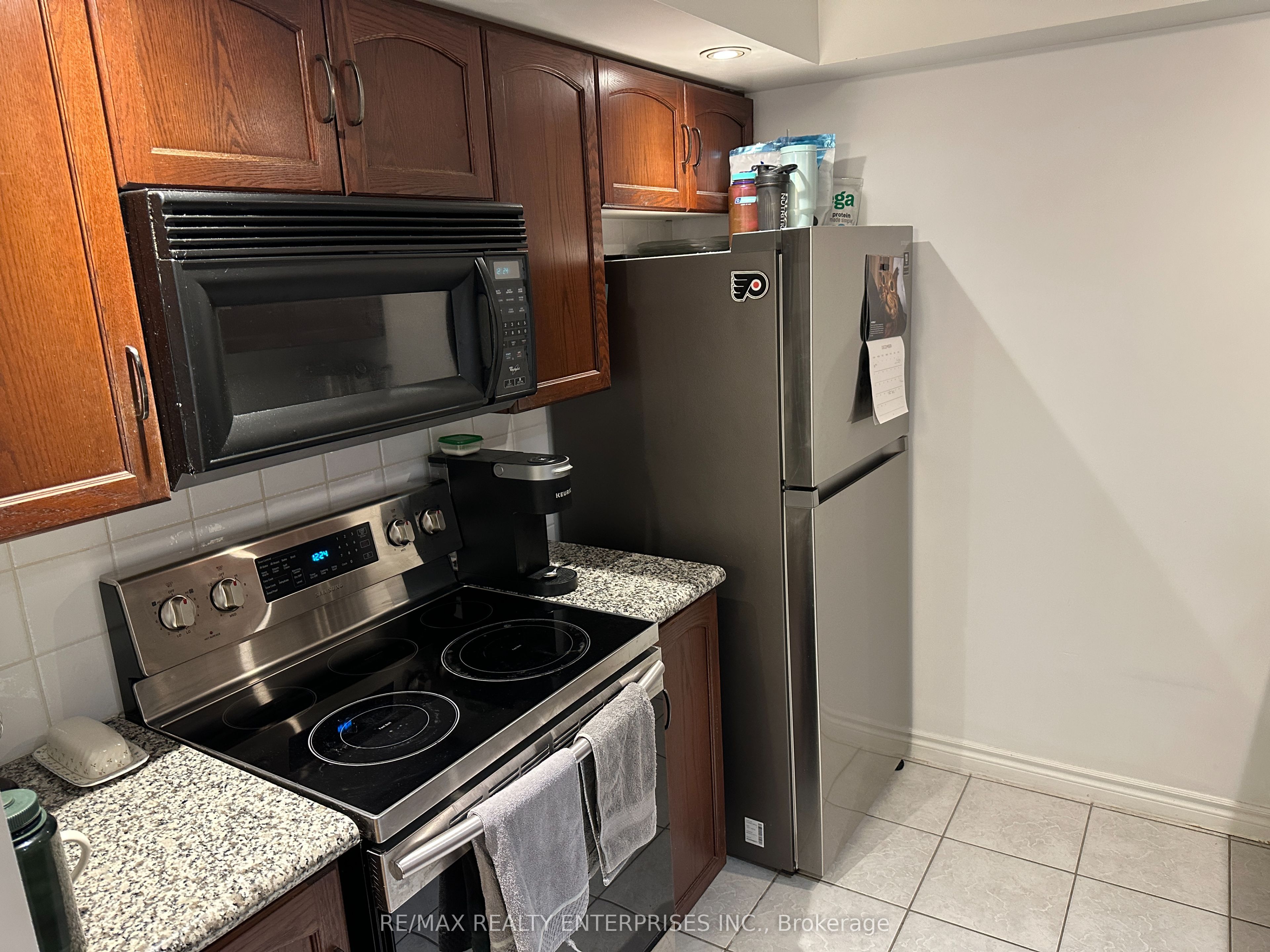 270 Wellington Street W 409 Property Photo 15