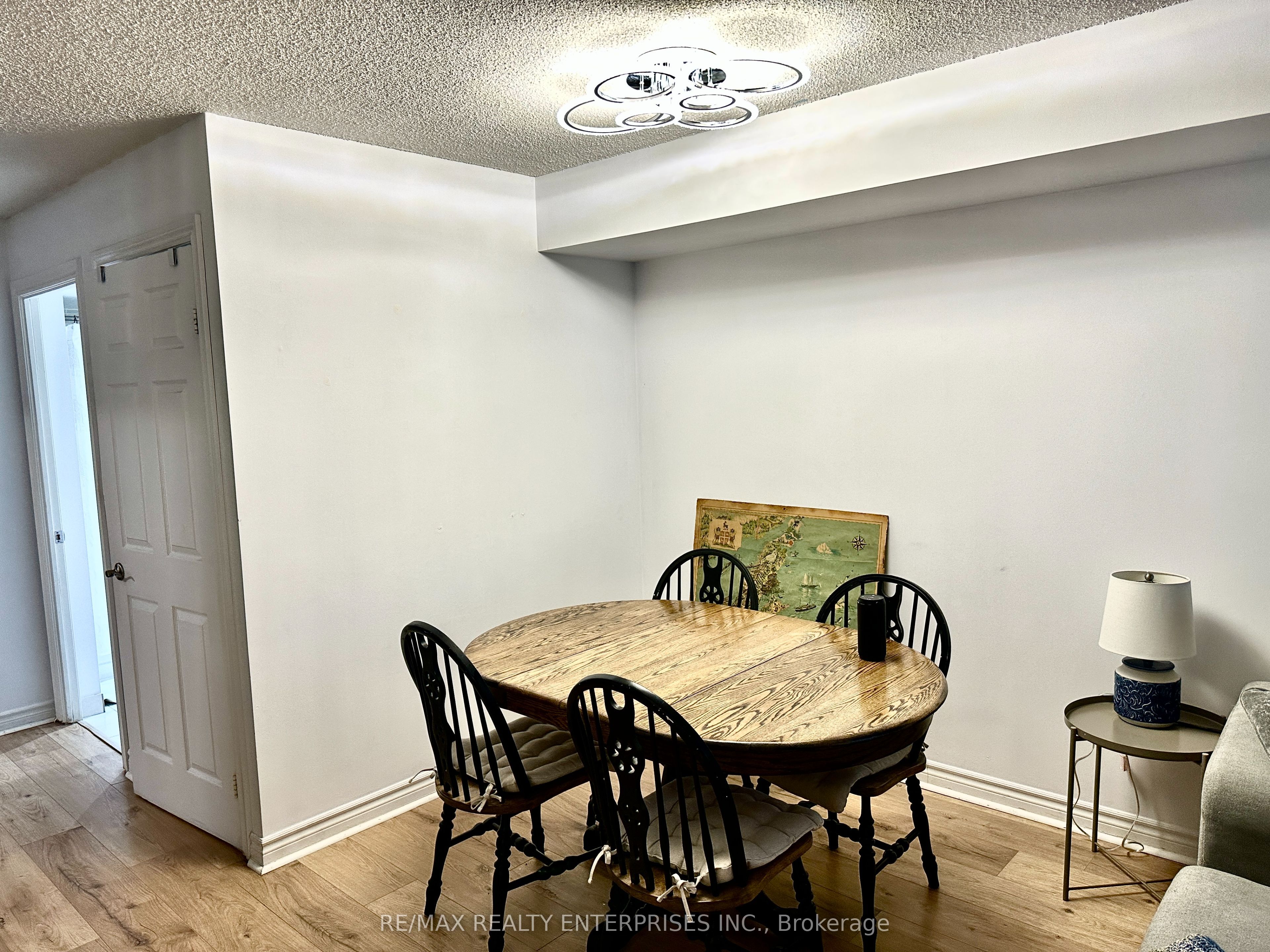 270 Wellington Street W 409 Property Photo 18