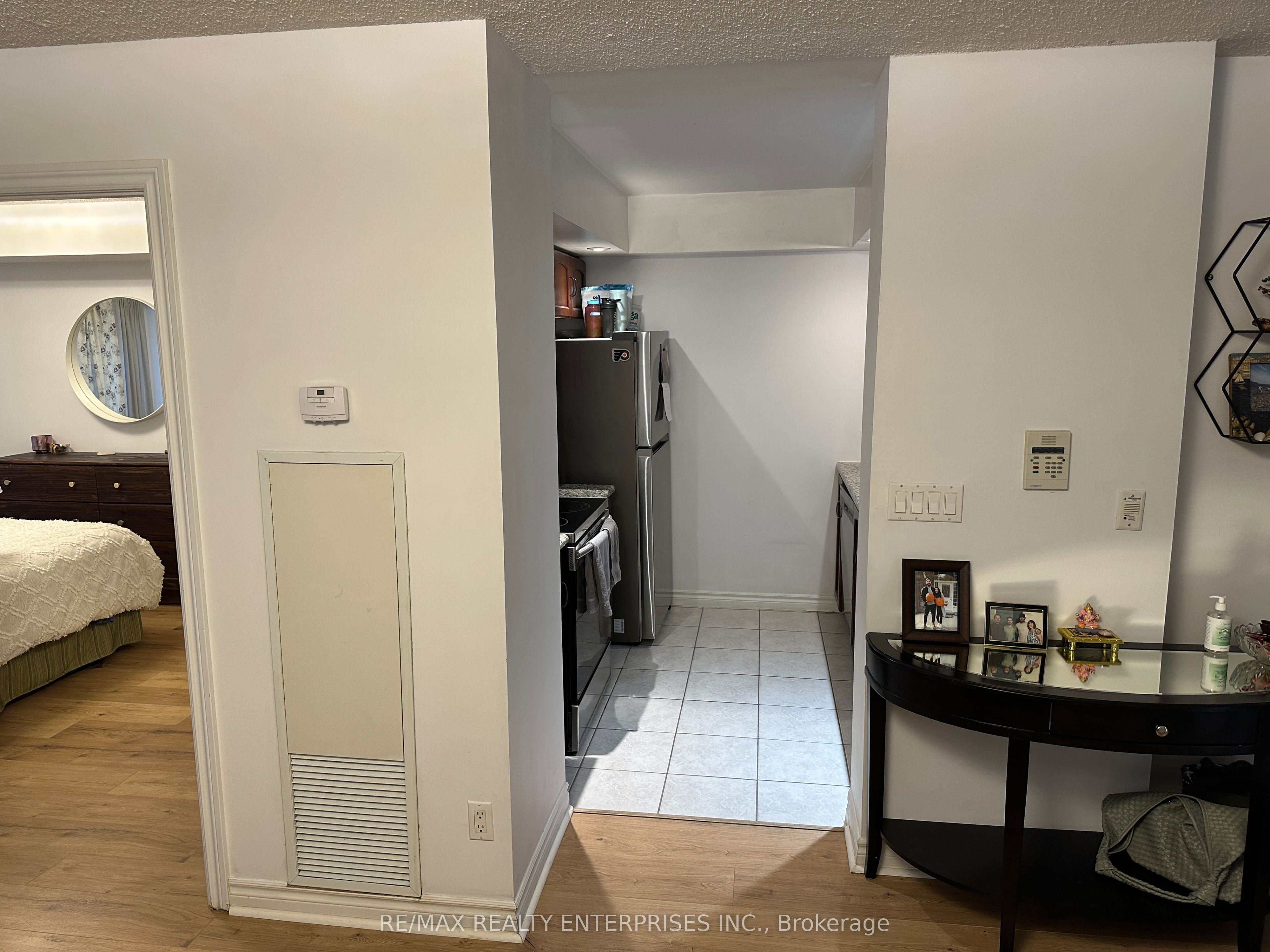 270 Wellington Street W 409 Property Photo 19