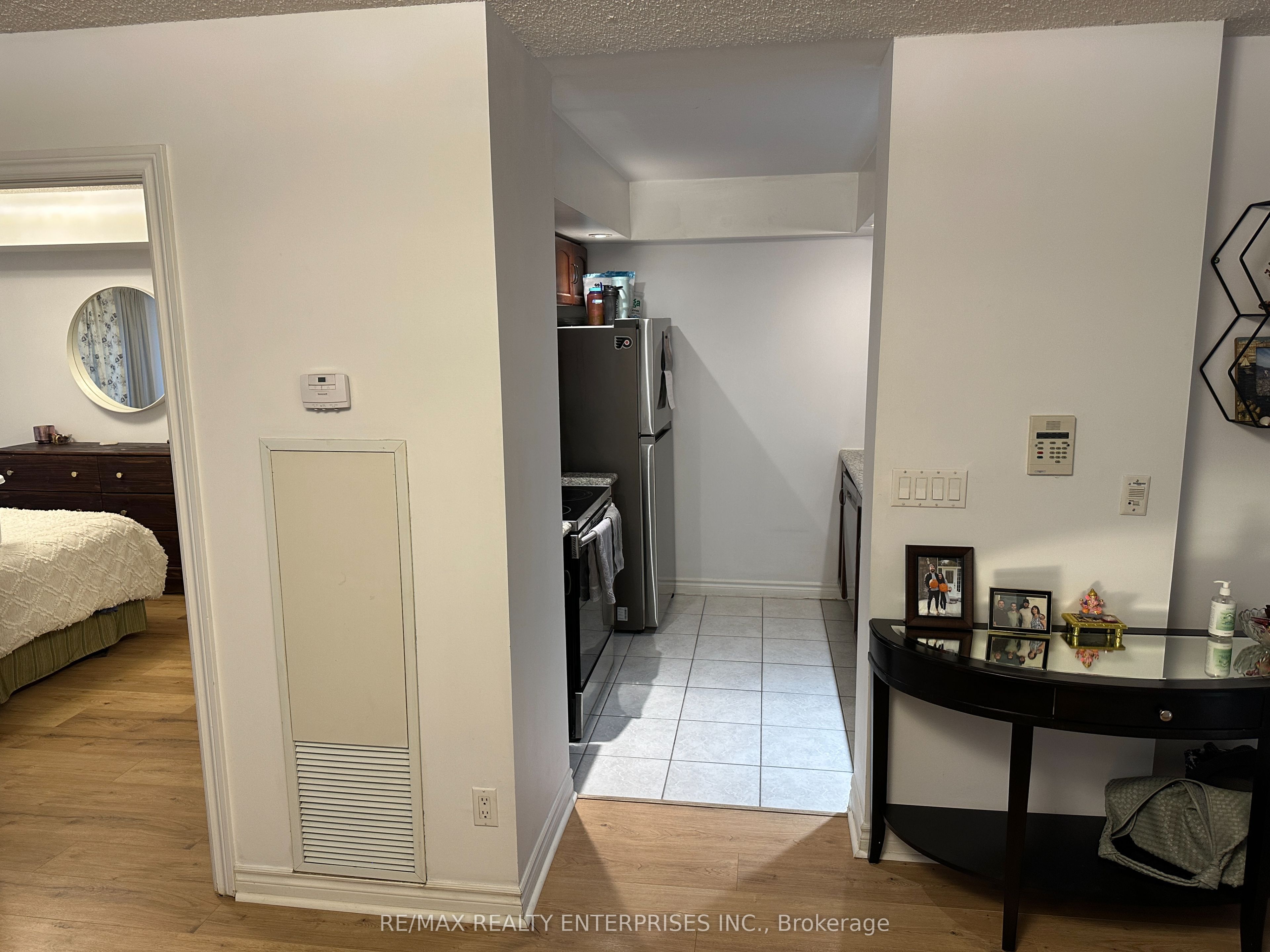 270 Wellington Street W 409 Property Photo 20