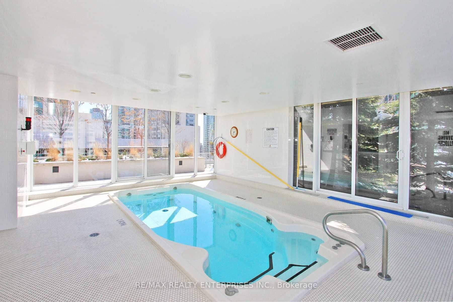 270 Wellington Street W 409 Property Photo 32