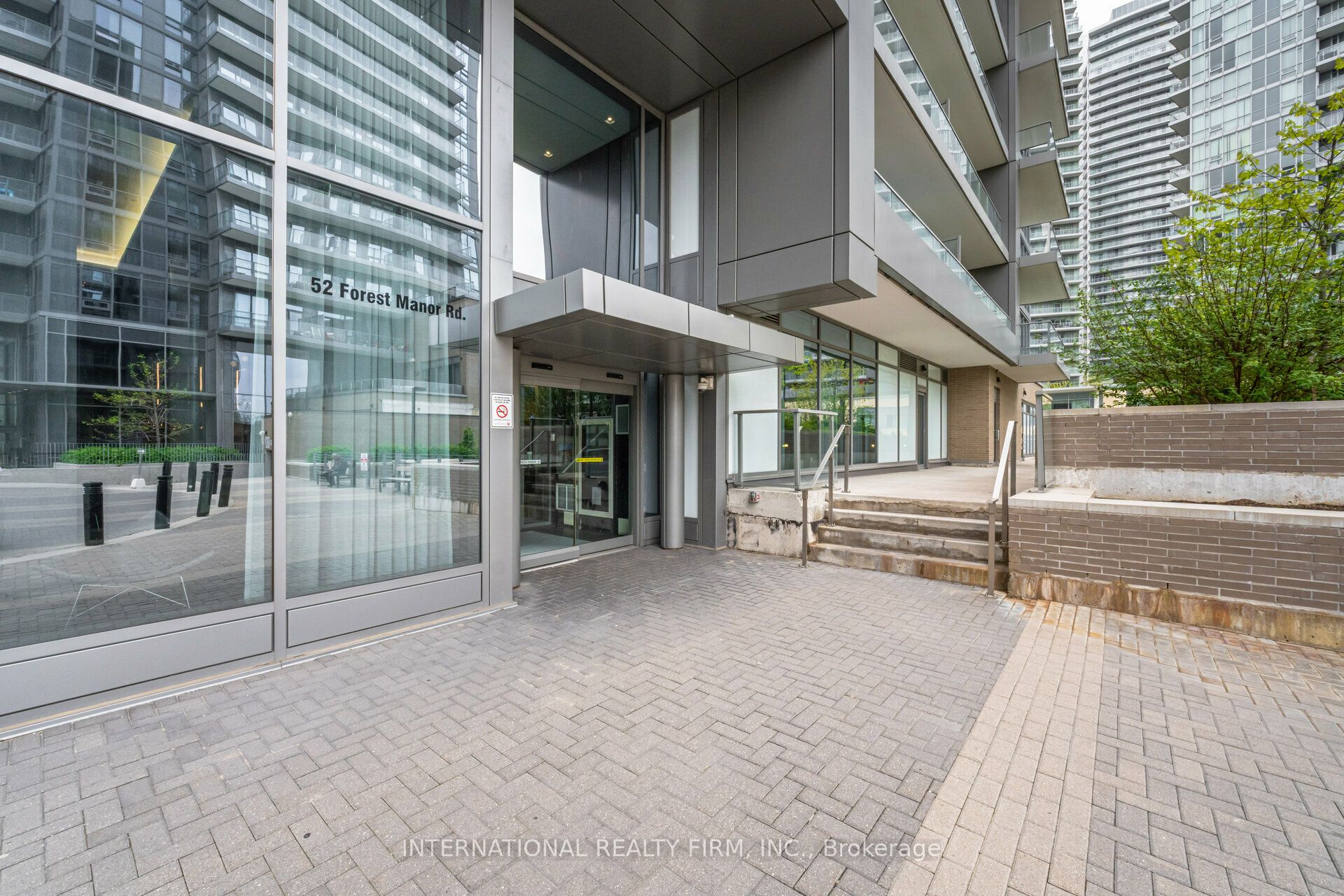 #303 - 52 Forest Manor Road Property Photo 2