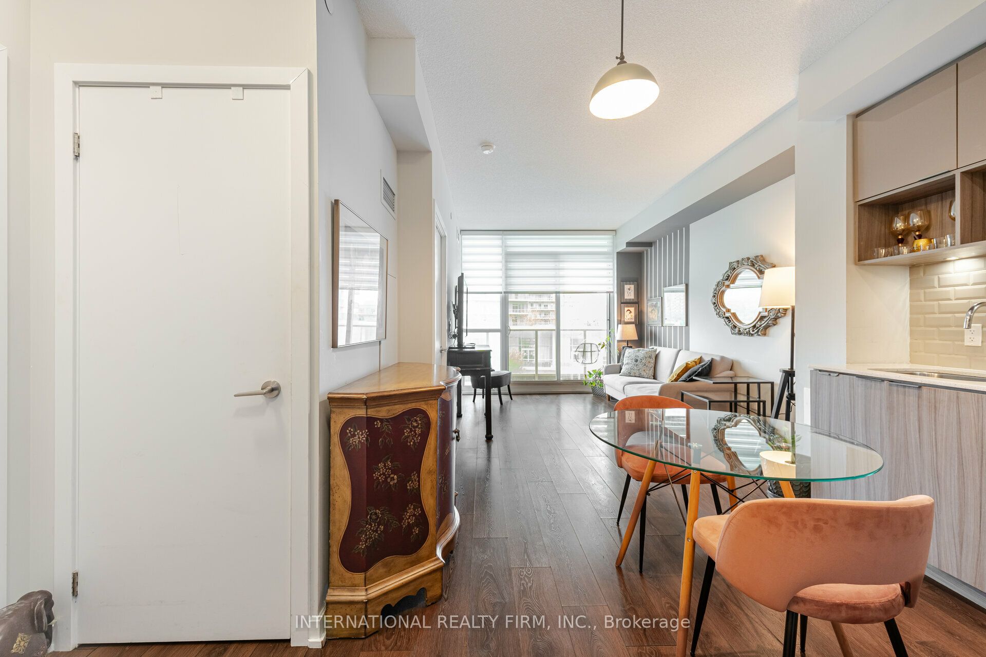 #303 - 52 Forest Manor Road Property Photo 6
