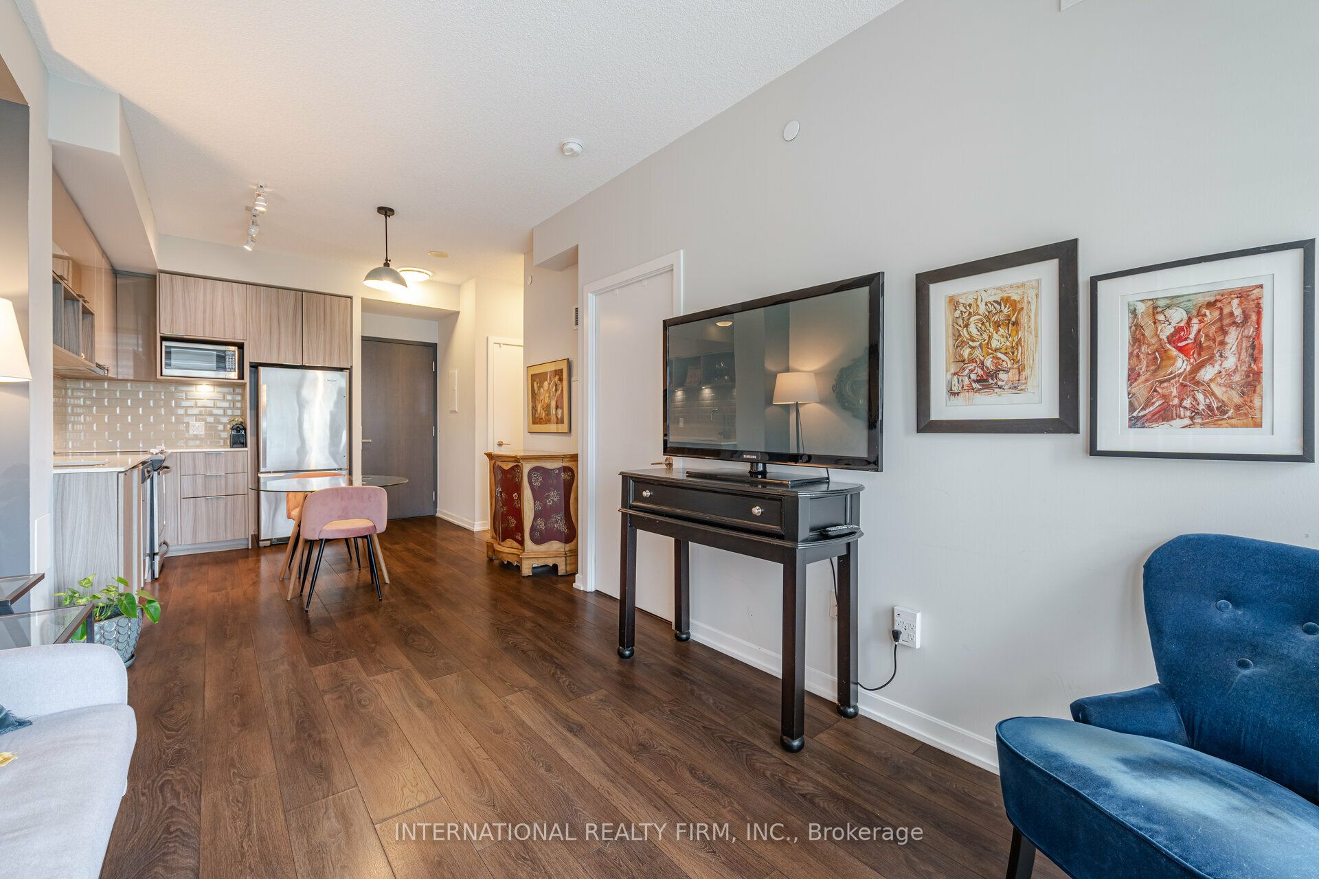 #303 - 52 Forest Manor Road Property Photo 10