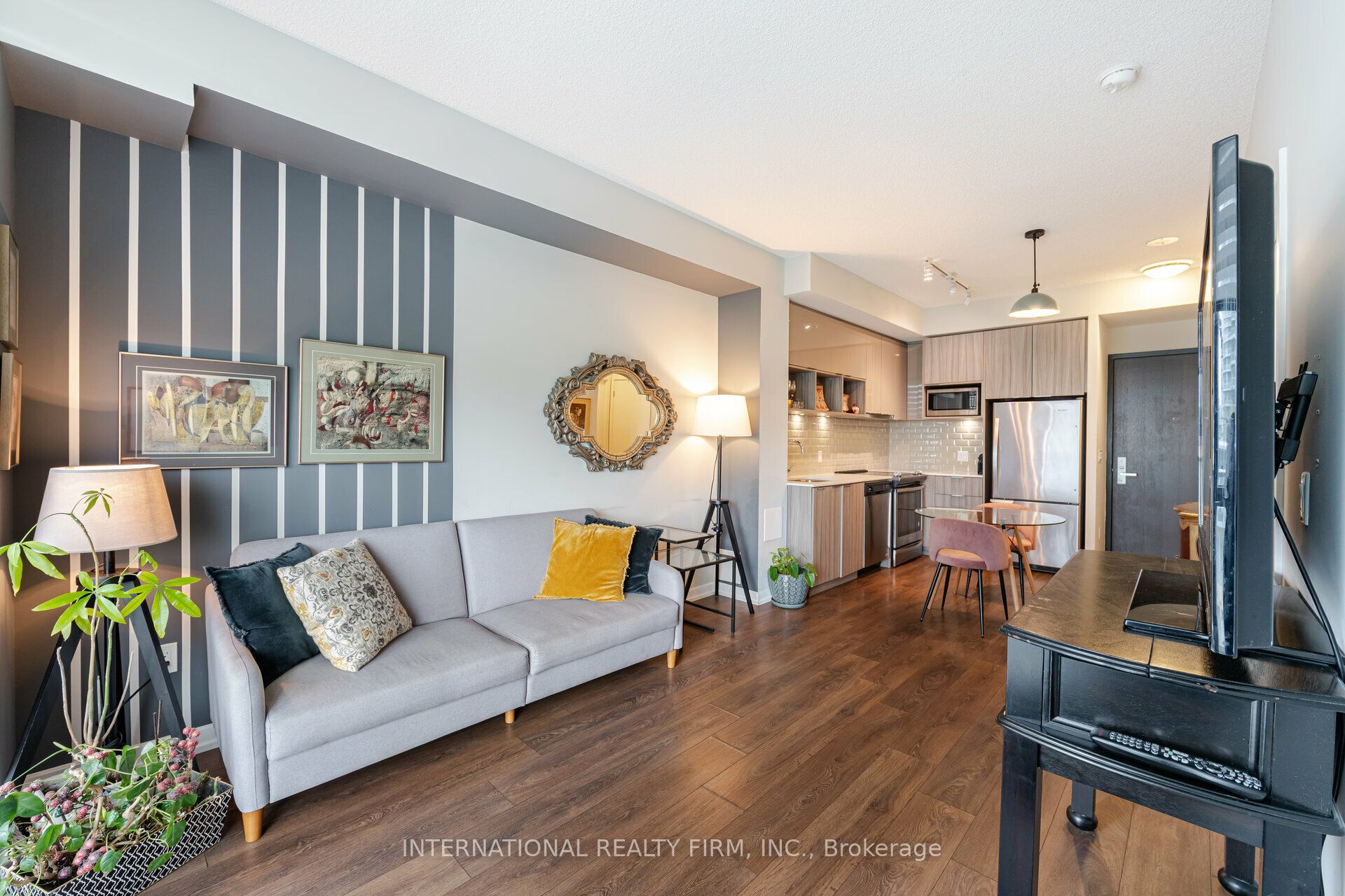 #303 - 52 Forest Manor Road Property Photo 12