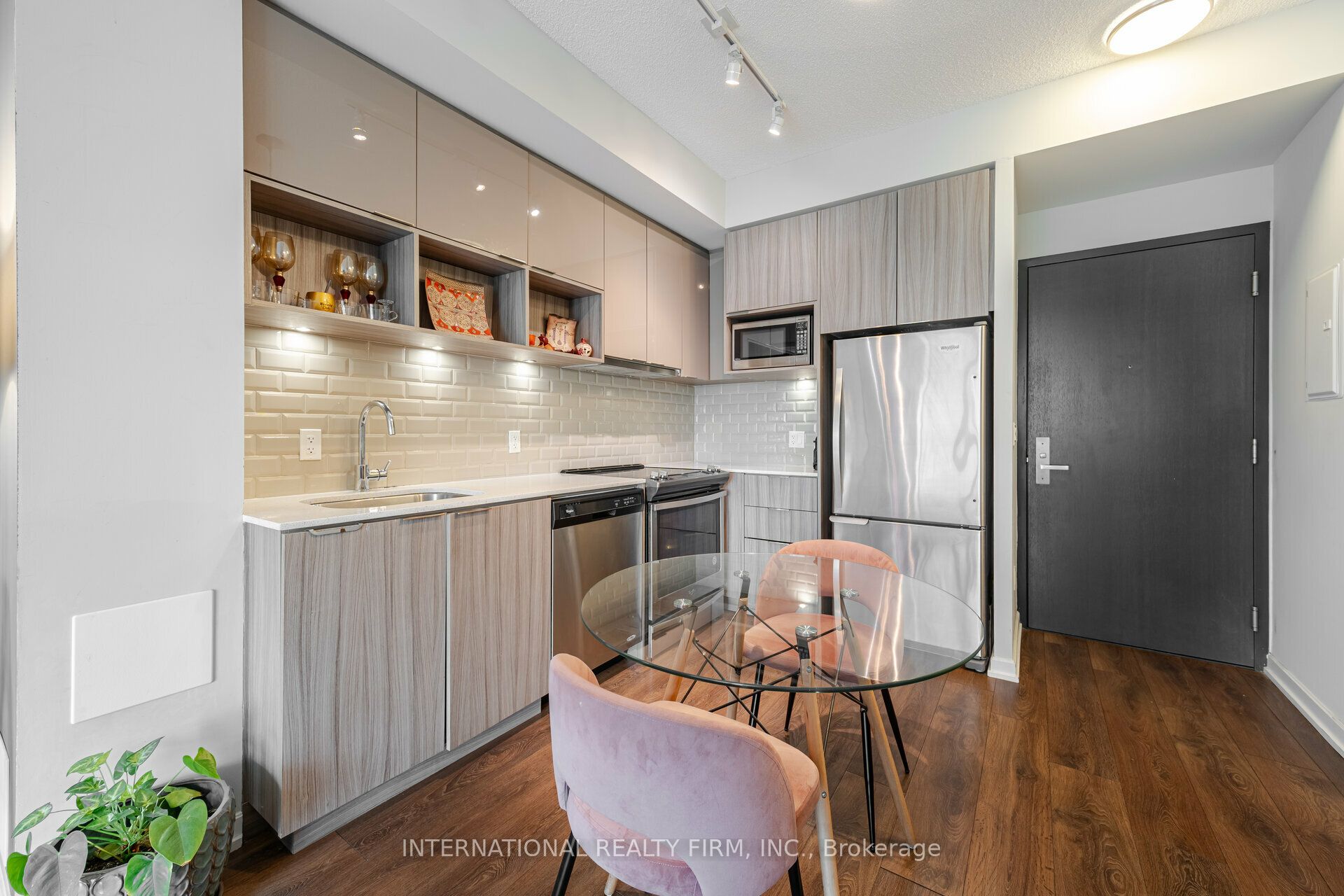 #303 - 52 Forest Manor Road Property Photo 13