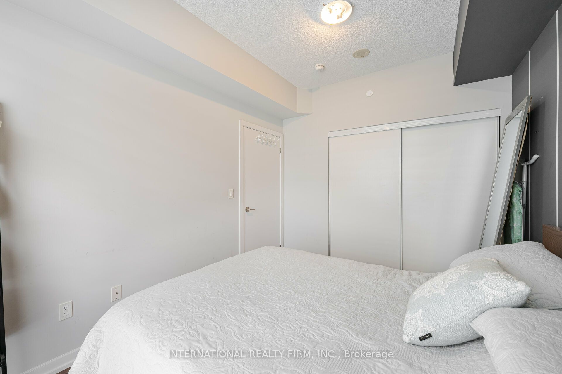 #303 - 52 Forest Manor Road Property Photo 17