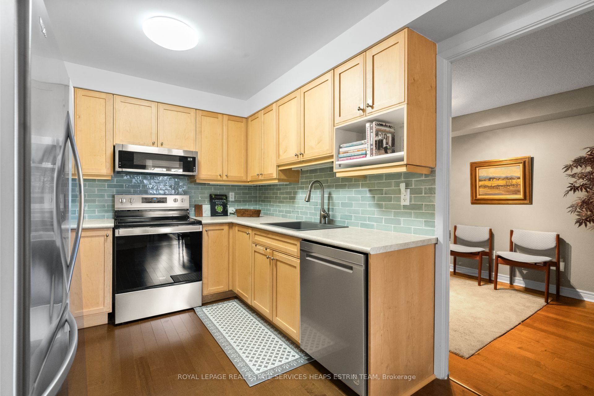#102 - 645 Millwood Road Property Photo 12