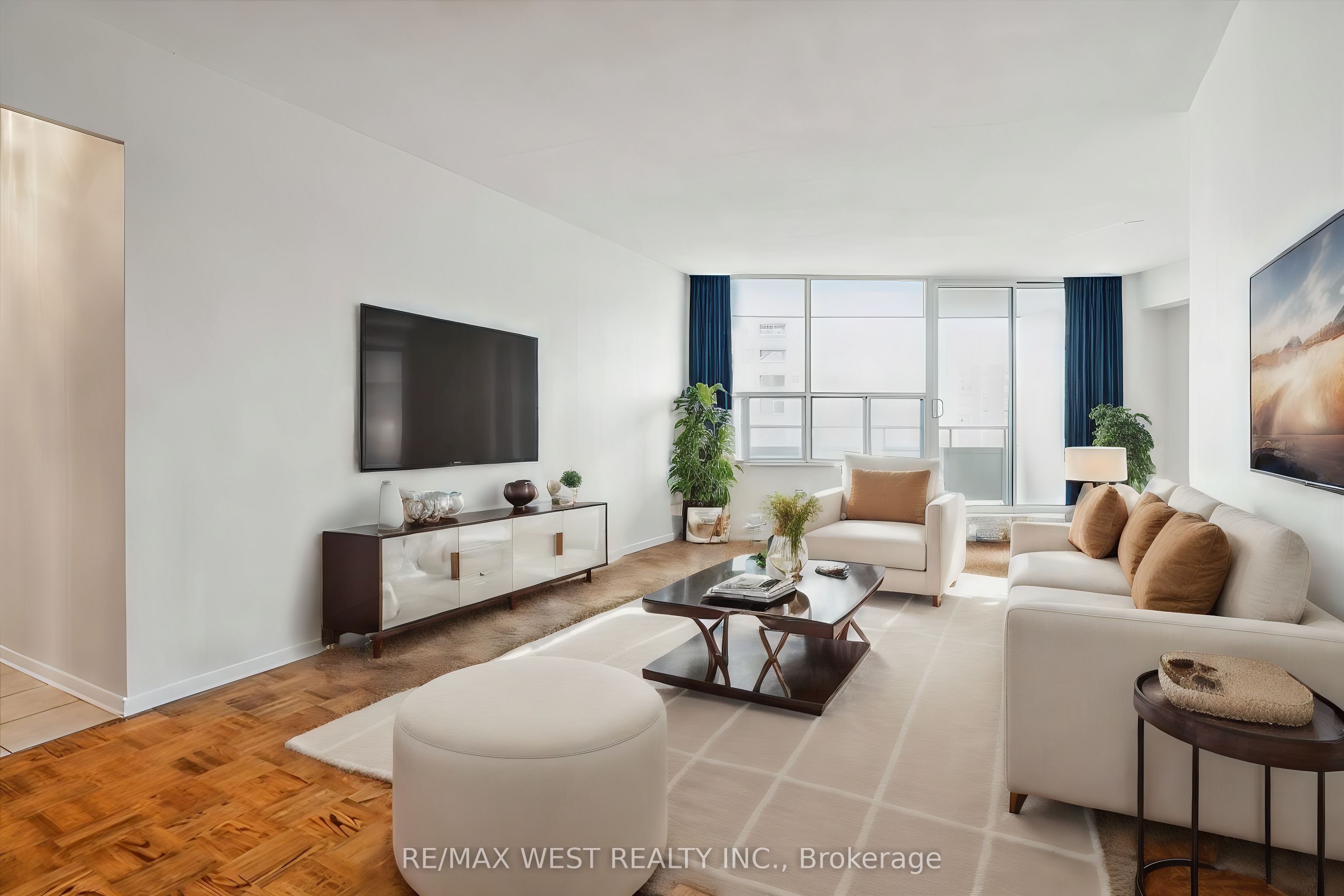 #1210 - 15 Vicora Linkway Property Photo 1