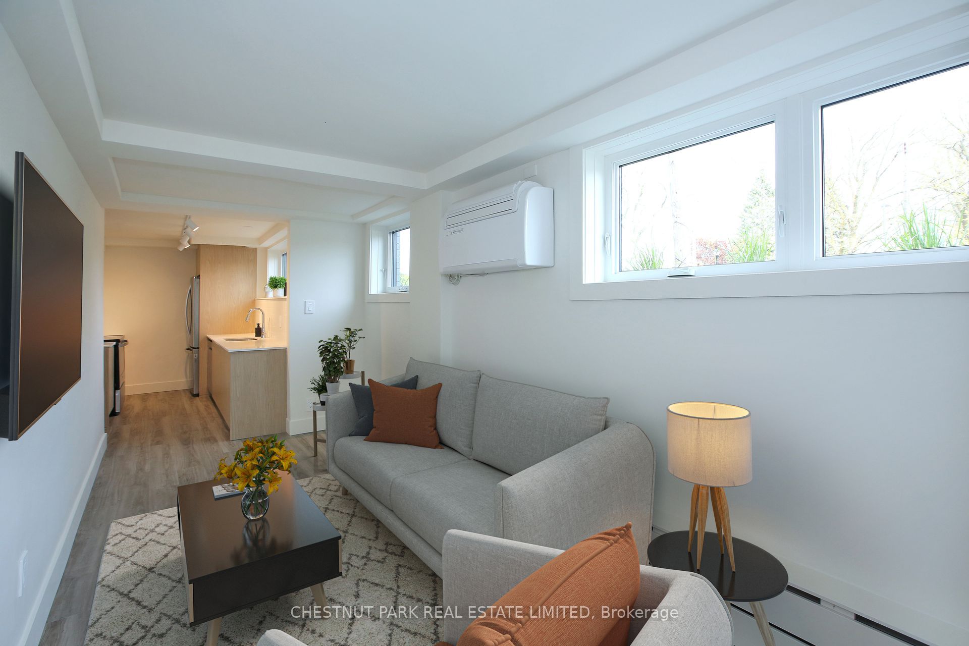 #1 - 1472 Avenue Road Property Photo 3