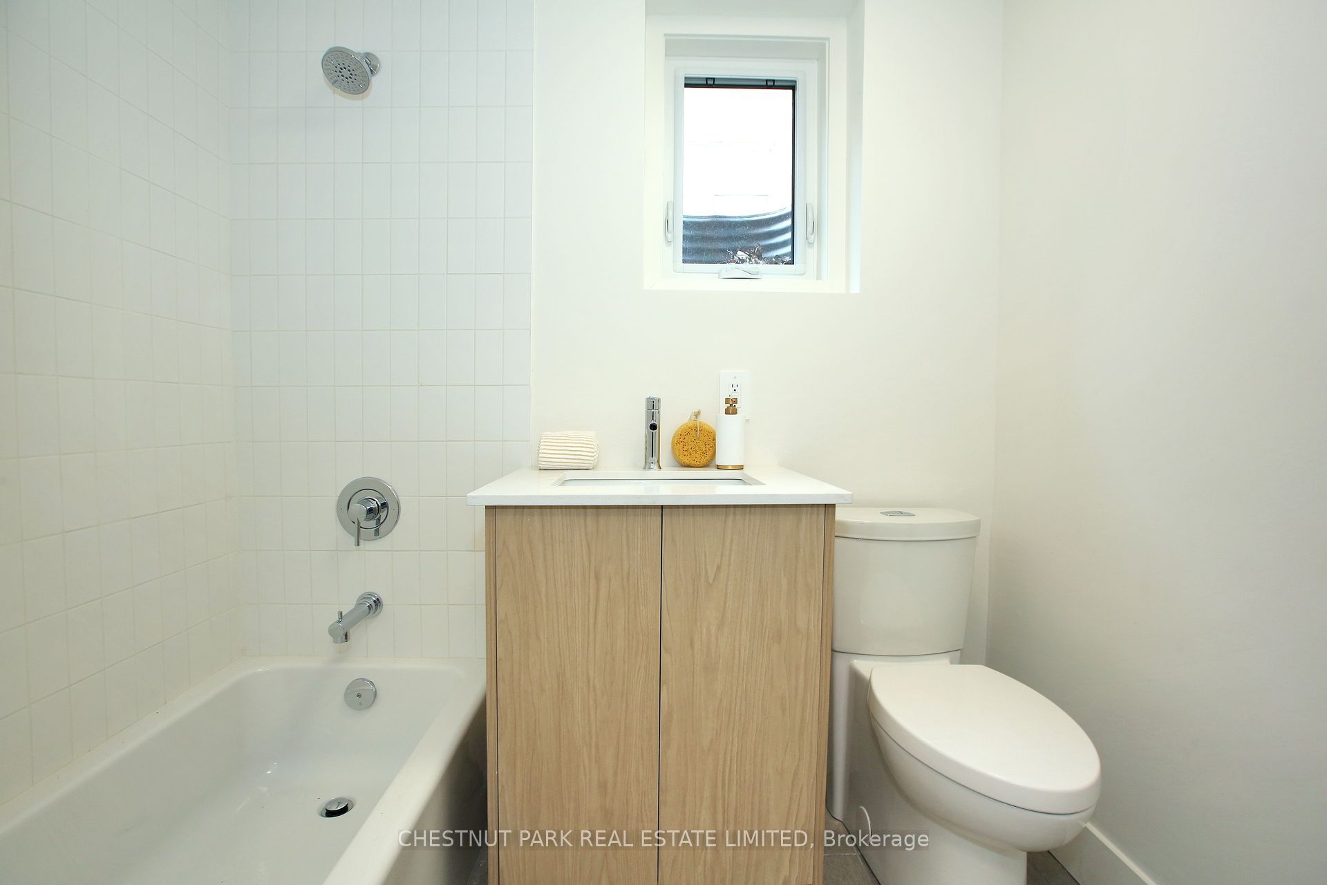 #1 - 1472 Avenue Road Property Photo 6