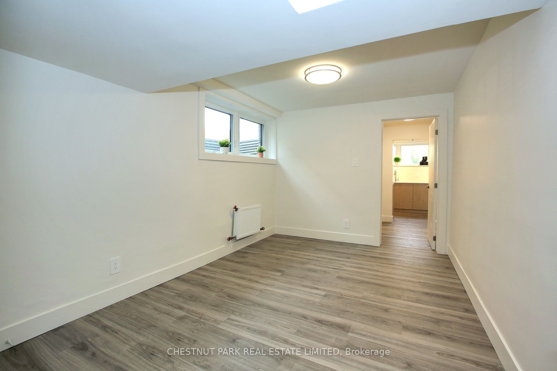 #1 - 1472 Avenue Road Property Photo 7