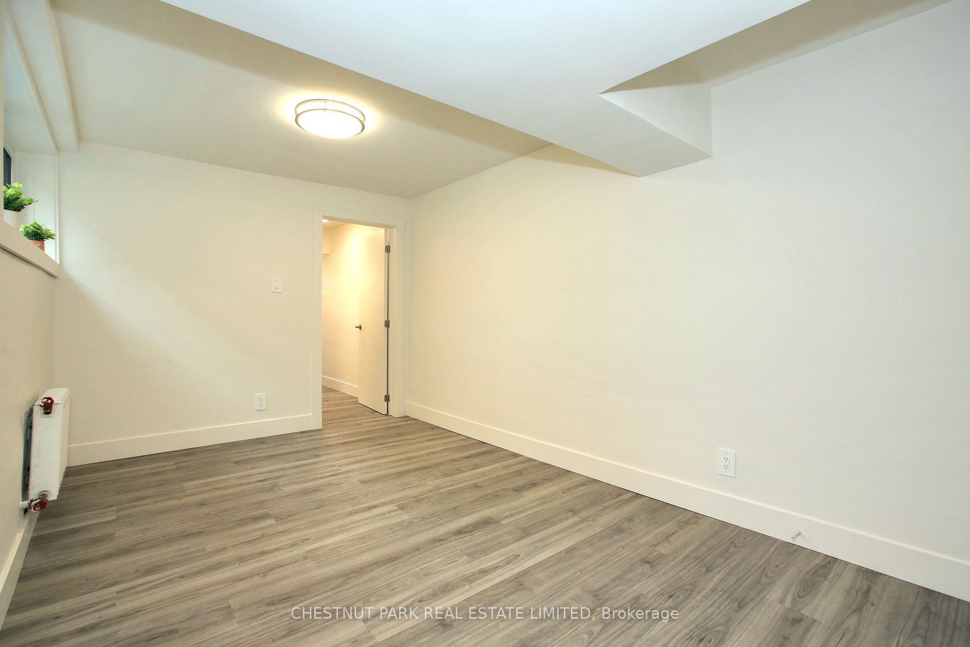 #1 - 1472 Avenue Road Property Photo 9