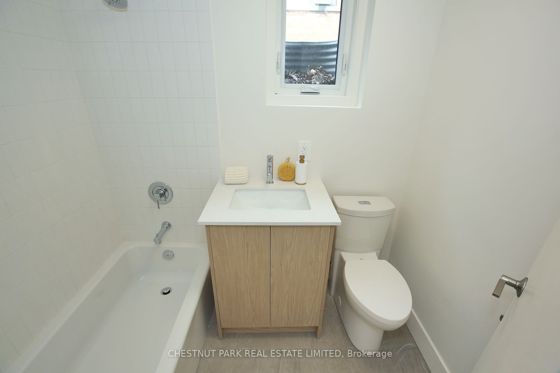 #1 - 1472 Avenue Road Property Photo 13