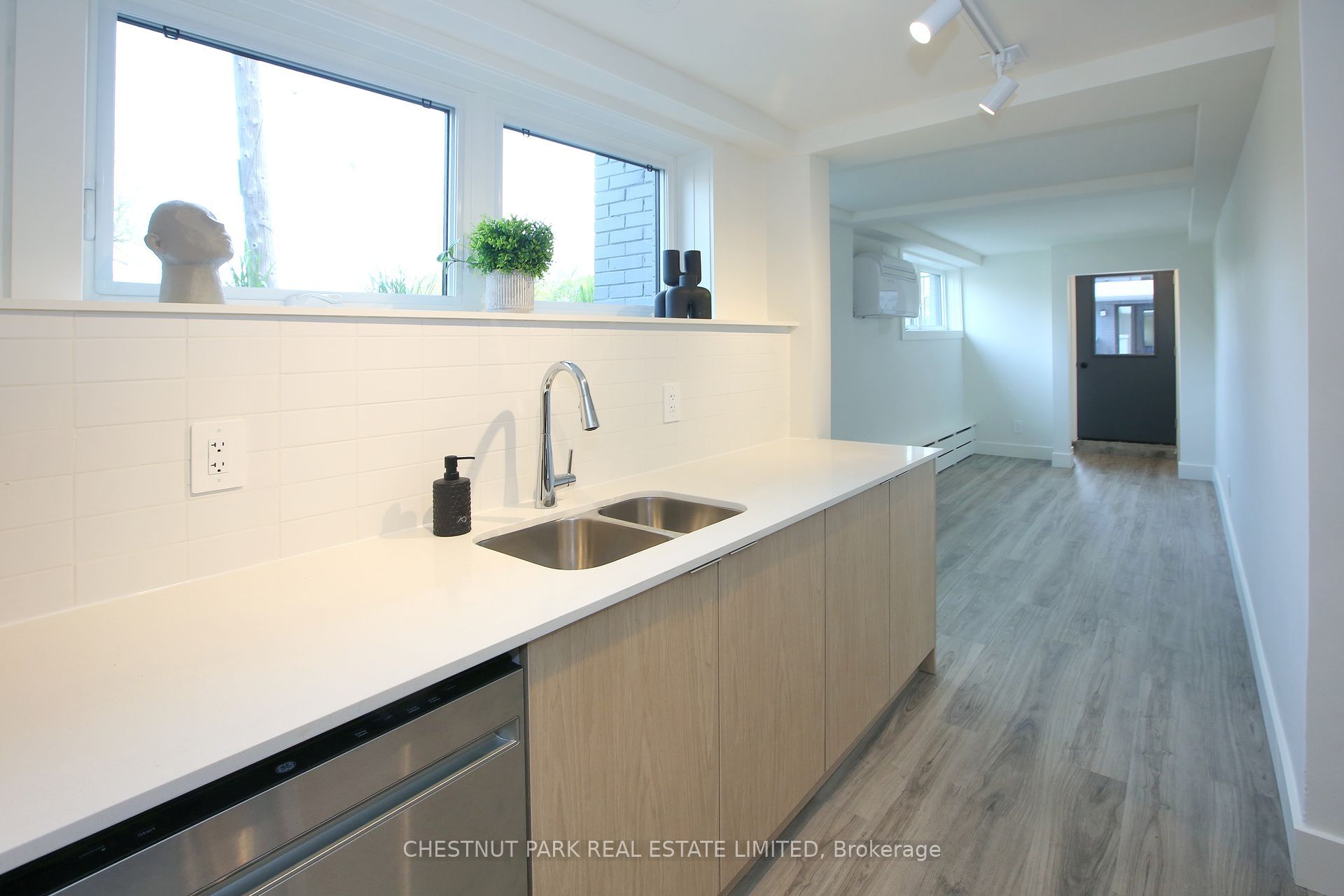 #1 - 1472 Avenue Road Property Photo 14