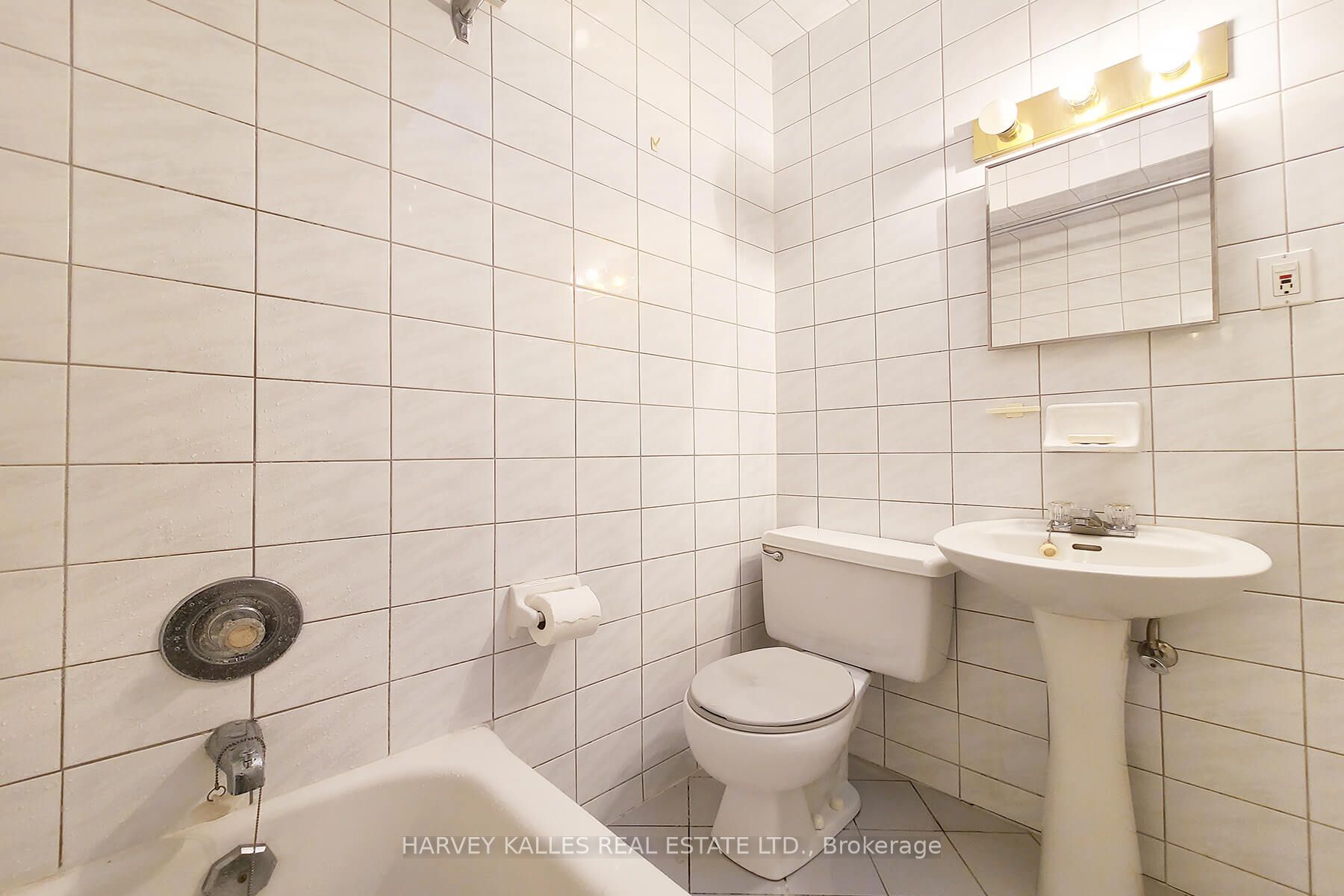 #2nd Flr - 1755 Avenue Road Property Photo 18